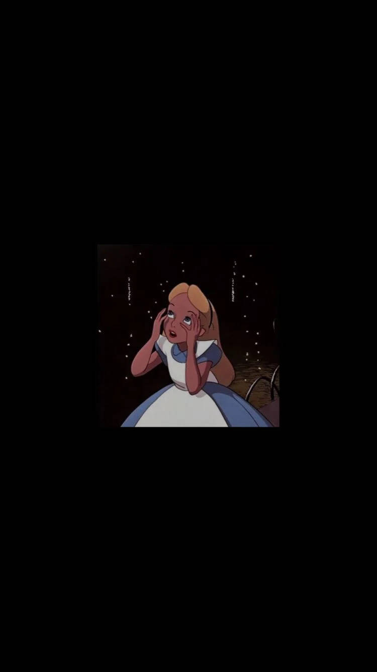 愛麗絲夢遊仙境在黑暗星空場景中雙手捂臉，看起來很害怕。
