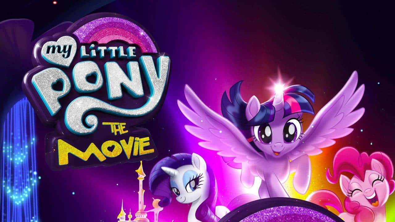 彩虹小馬 桌布 壁紙 — 《我的小馬駒：大電影》的鮮豔動畫海報， featuring Twilight Sparkle 和朋友們在閃爍的宇宙背景下。