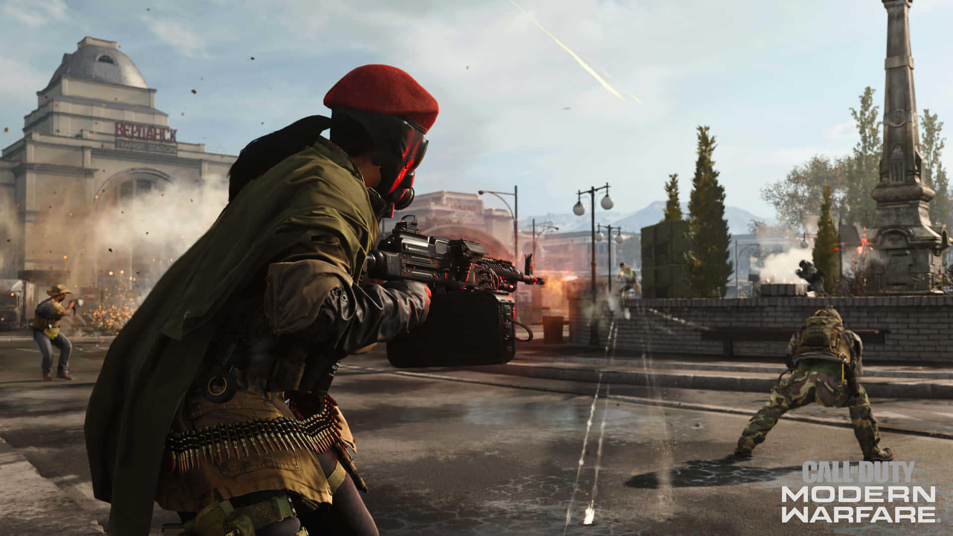 1920x1080 Call Of Duty Modern Warfare 桌布 壁紙 — 戴紅色貝雷帽的士兵在煙霧和爆炸混亂的城市戰場上發射重型機槍。