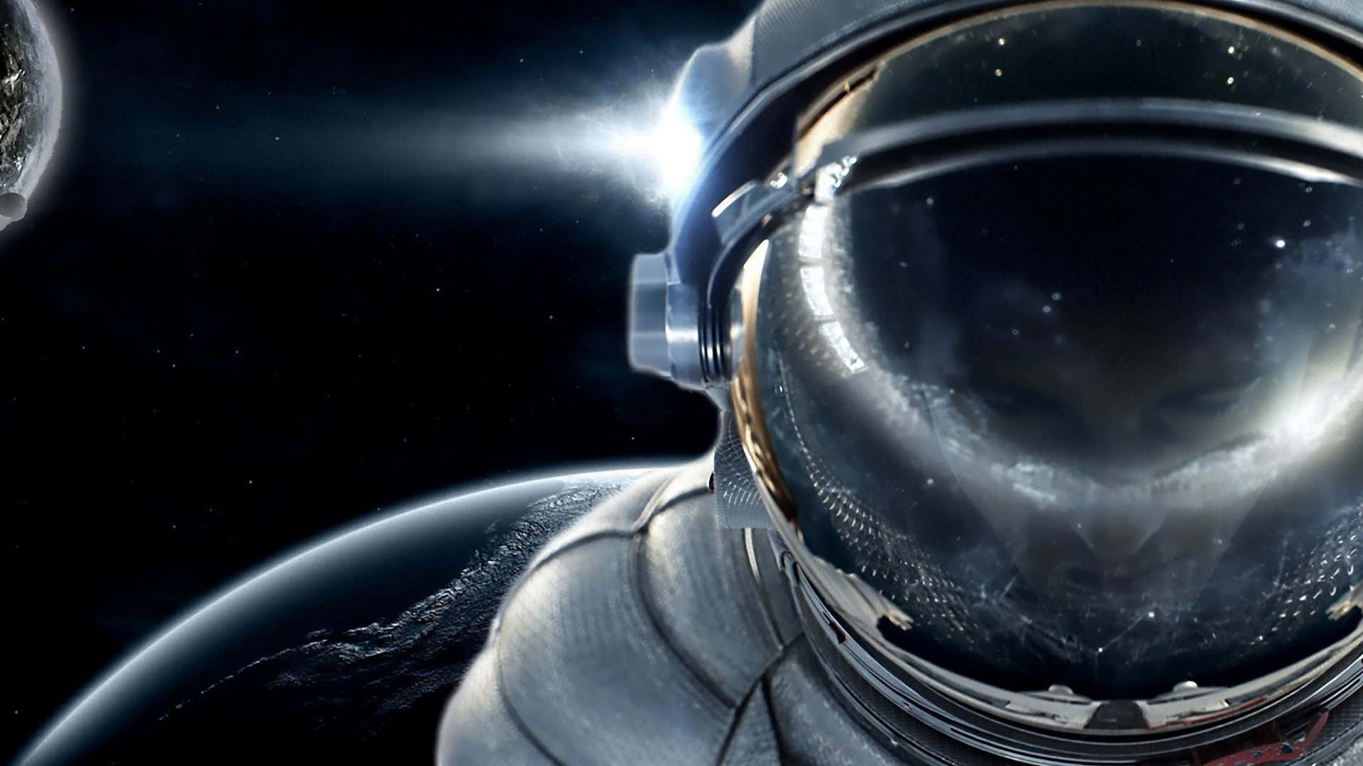 Astronaut Desktop 桌布 壁紙 — 戴著頭盔的太空人凝視著地球和月球，背景是繁星點點的太空和明亮的太陽耀斑。