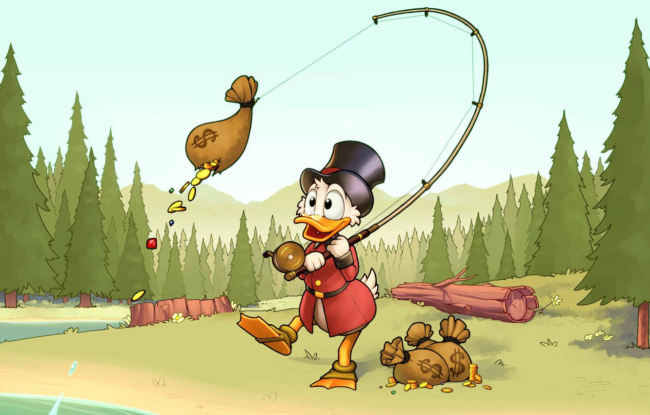 Scrooge 桌布 壁紙 — 戴著高帽的鴨子在森林湖邊釣魚，拉起一個錢袋，周圍散落著硬幣。