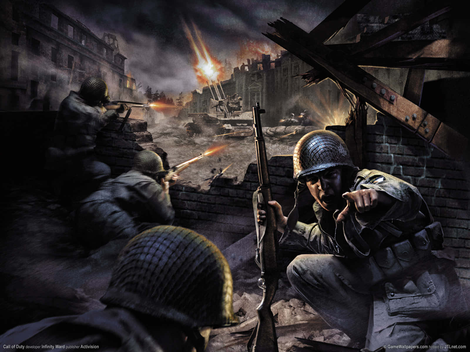 Call Of Duty 2020 桌布 壁紙 — 戴頭盔的士兵從瓦礫中發射步槍，坦克在黑暗濃煙下穿過燃燒的城市街道作戰。