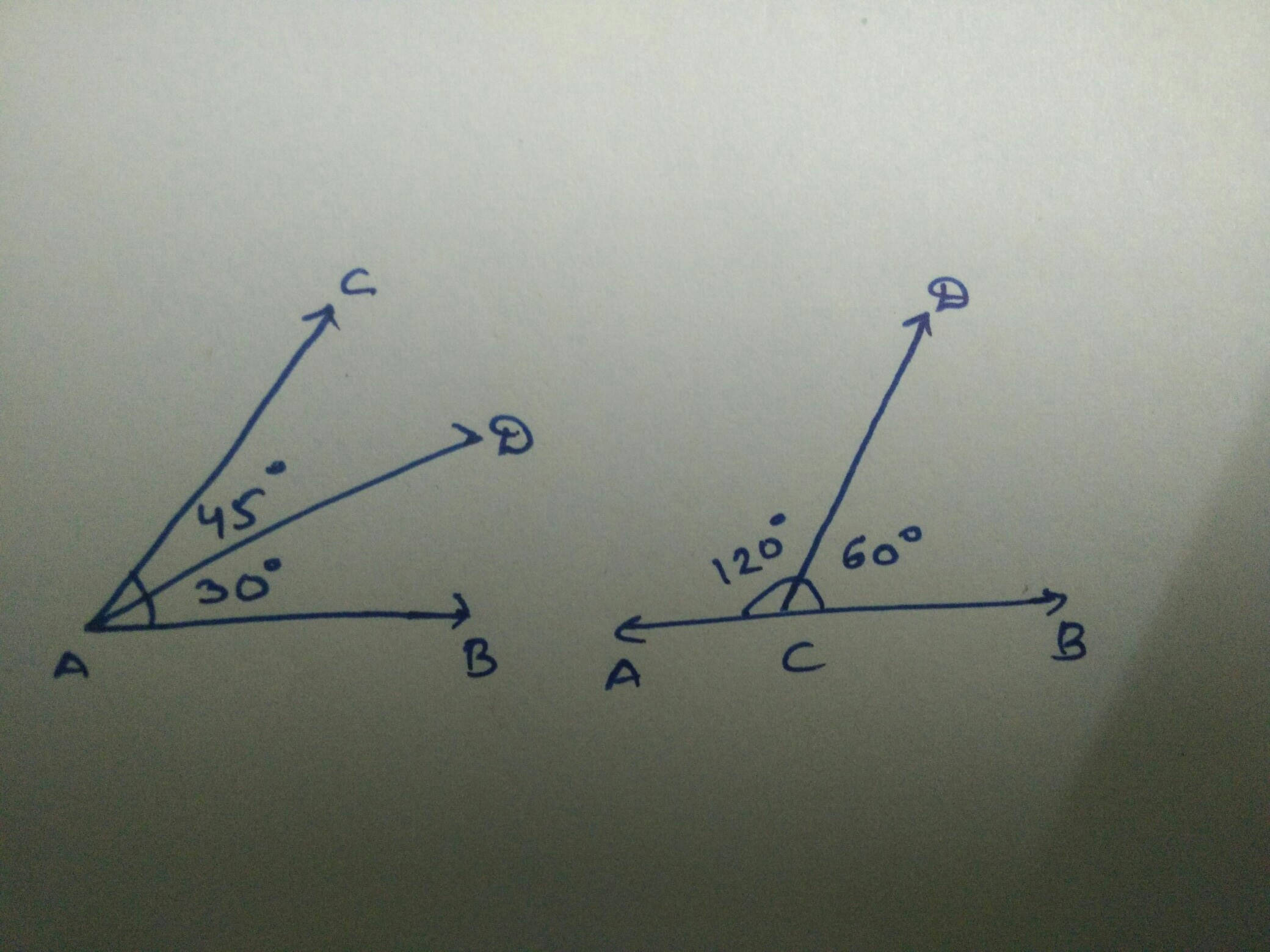Numbers 桌布 壁紙 — 手寫幾何圖表，包含用藍色墨水在純白表面上繪製的角度測量。