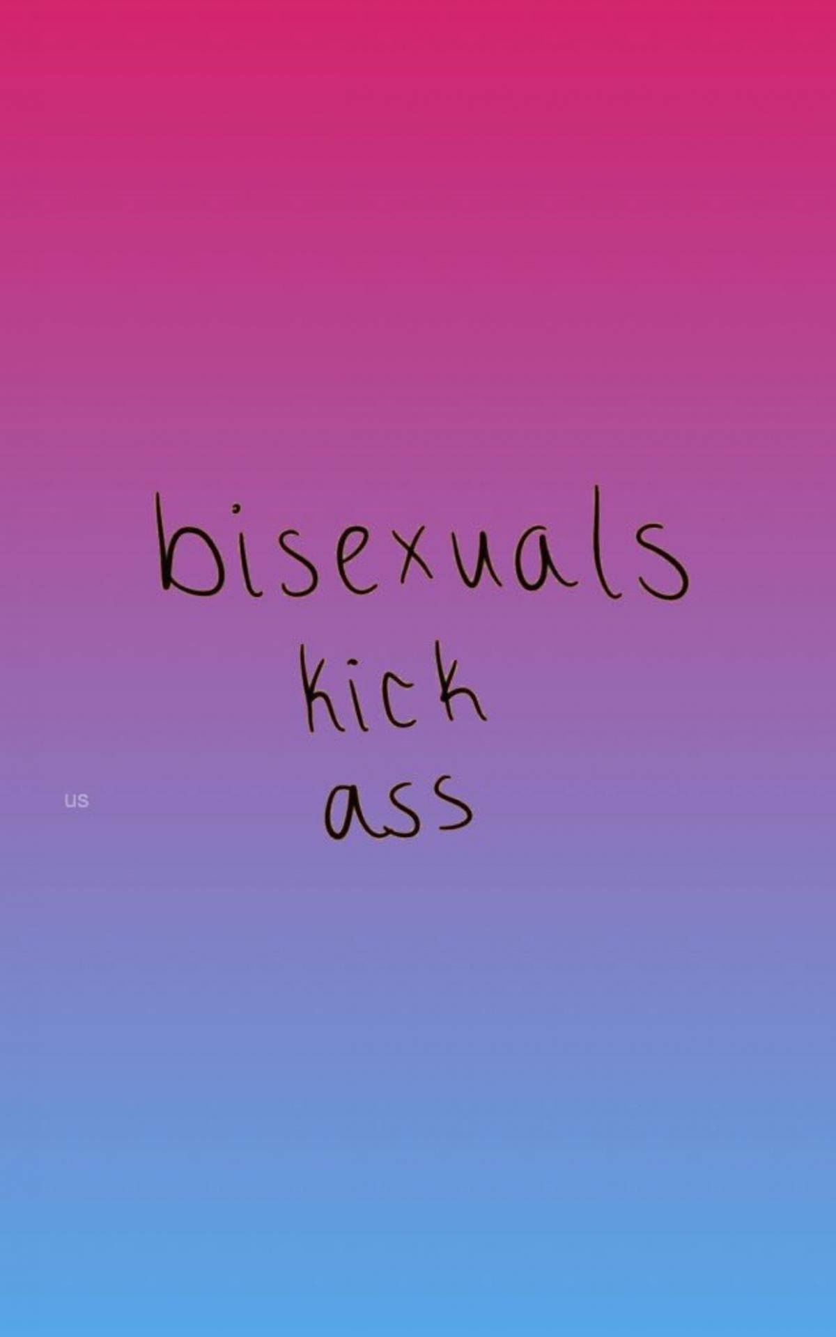 Bisexual Aesthetic 桌布 壁紙 — 手寫文字「雙性戀超讚」在充滿活力的粉紅到藍色漸變背景上。