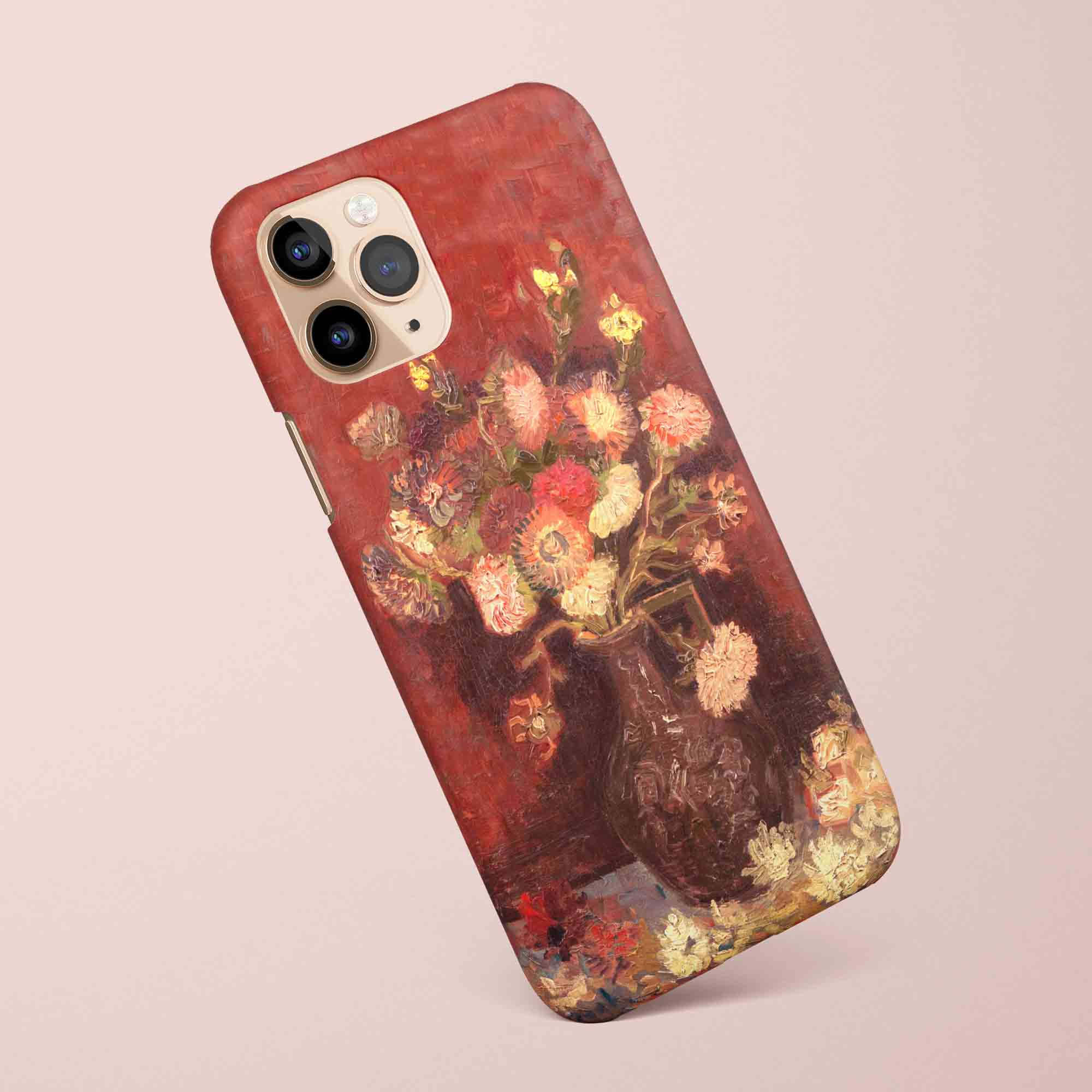 Phone Case 桌布 壁紙 — 手機殼展示了一幅質感油畫，描繪深色花瓶中的鮮豔花朵，背景為深紅色。