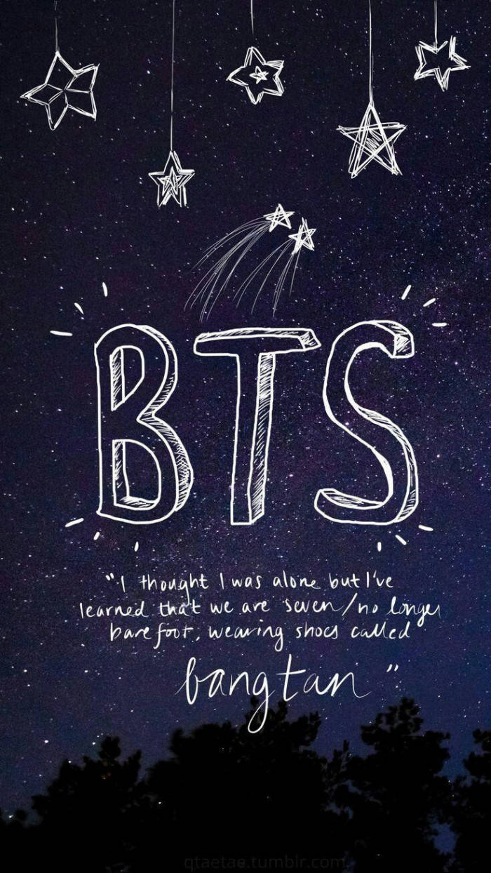 bts iPhone 桌布 壁紙 — 手繪星星和BTS文字漂浮在星空夜空中，下方有樹木剪影。