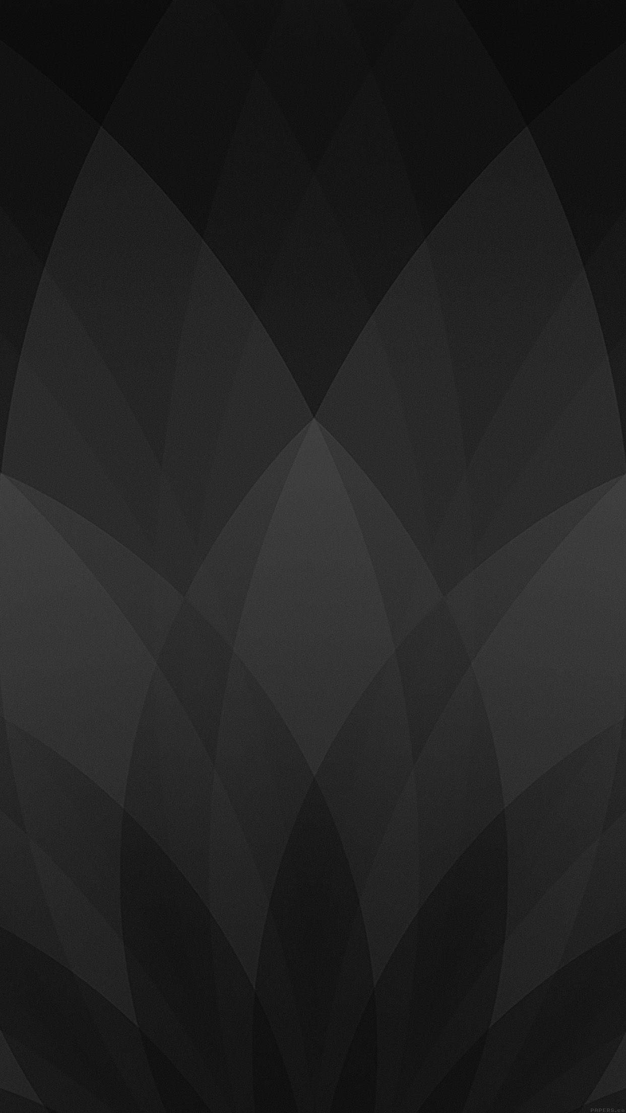 iPhone 桌布 壁紙 — 抽象幾何圖案，由深灰色層疊花瓣從中心點向黑色背景輻射而成。