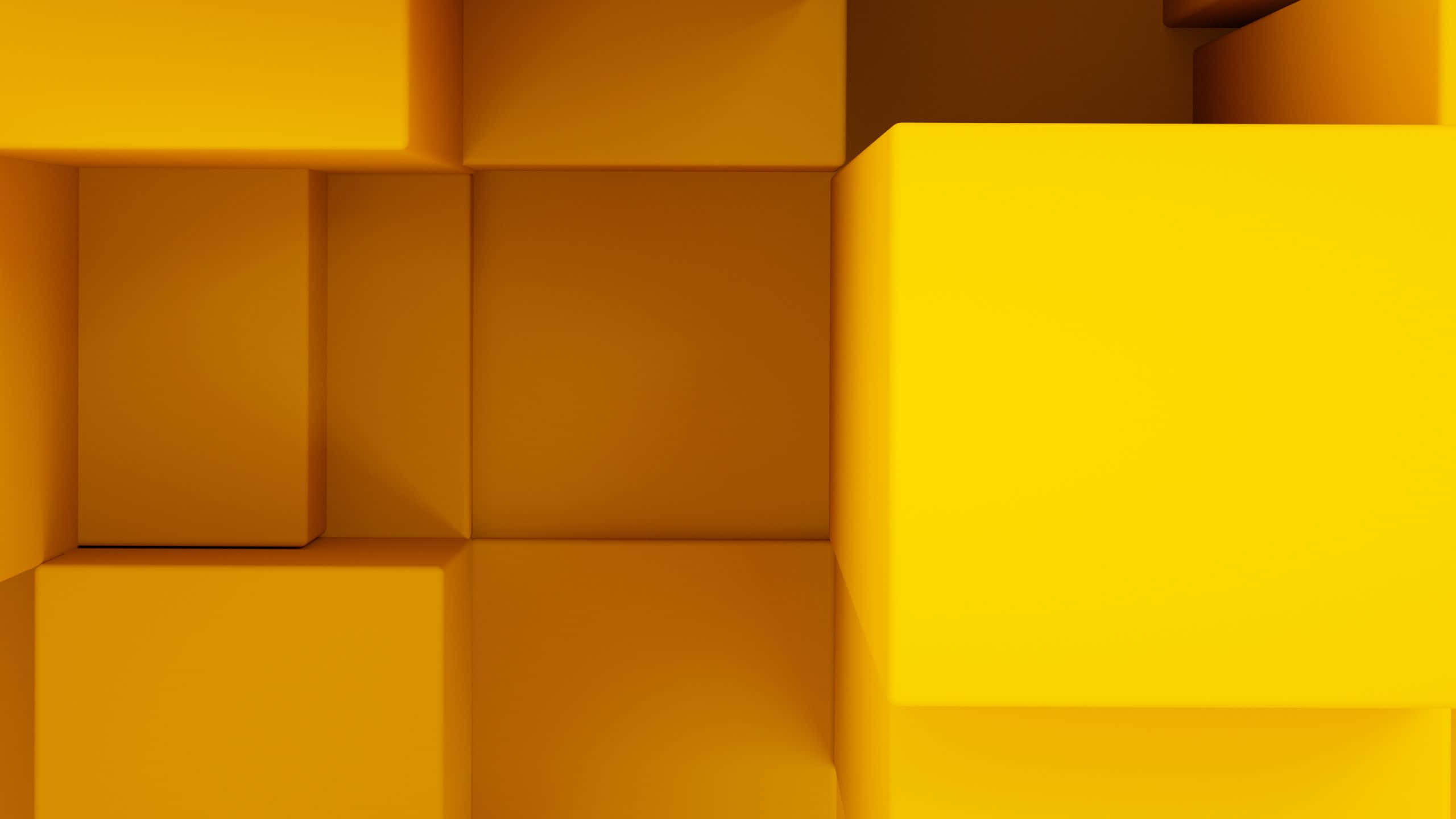 2560x1440 動態圖片 桌布 壁紙 — 抽象幾何圖案，由相互交錯的黃色立方體組成，營造出現代3D渲染的建築錯覺。