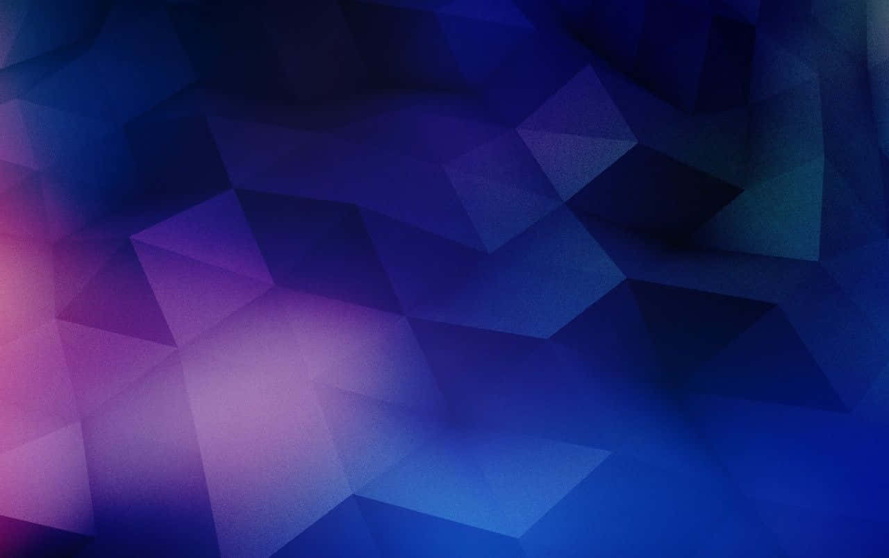 Geometric Shapes 桌布 壁紙 — 抽象幾何圖案壁紙，帶有漸變藍色、紫色和粉紅色的多邊形切面，營造現代數位藝術氛圍。
