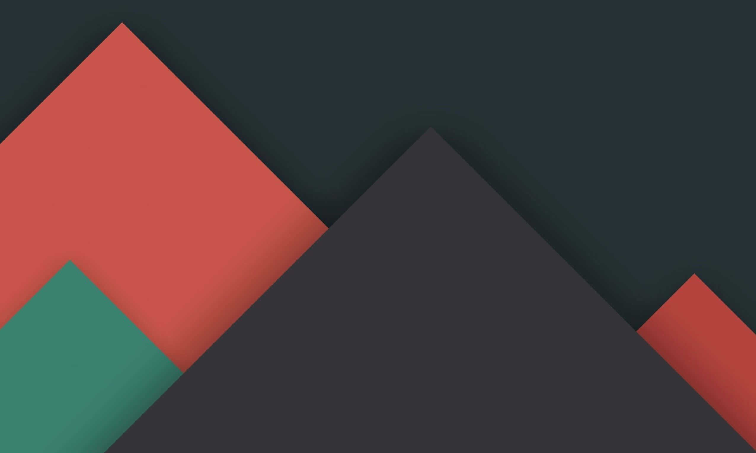 Geometric Shapes 桌布 壁紙 — 抽象幾何山峰，以鮮明紅色、綠色和深灰色呈現，帶有柔和陰影。