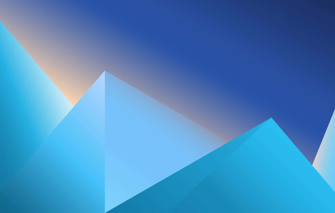 Beautiful Minimalist 桌布 壁紙 — 抽象幾何山峰，呈現漸變藍色與地平線柔和橙色光芒。