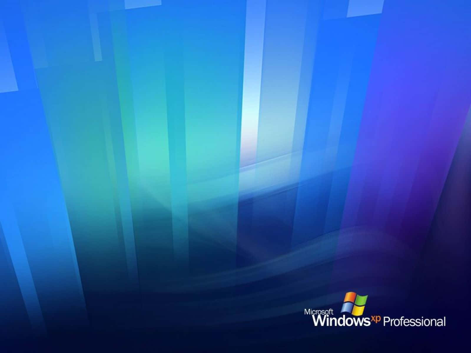 Windows XP 桌布 壁紙 — 抽象數位桌布，帶有垂直藍色、藍綠色和紫色漸變，並顯示 Microsoft Windows XP Professional 標誌。