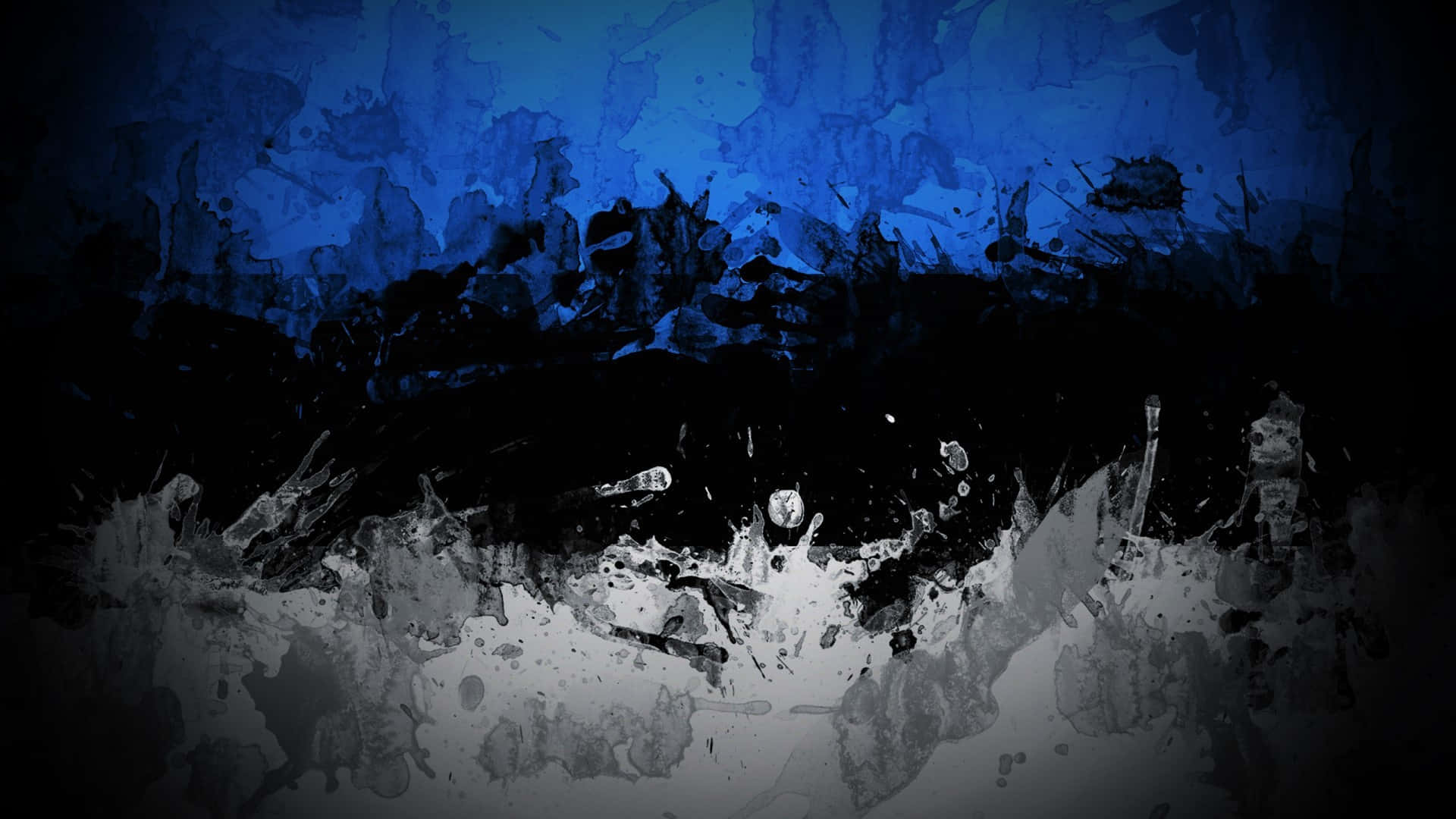 Black And White Abstract 桌布 壁紙 — 抽象數位藝術作品，大膽的藍色、黑色和白色油漆飛濺，營造出戲劇性的紋理背景。