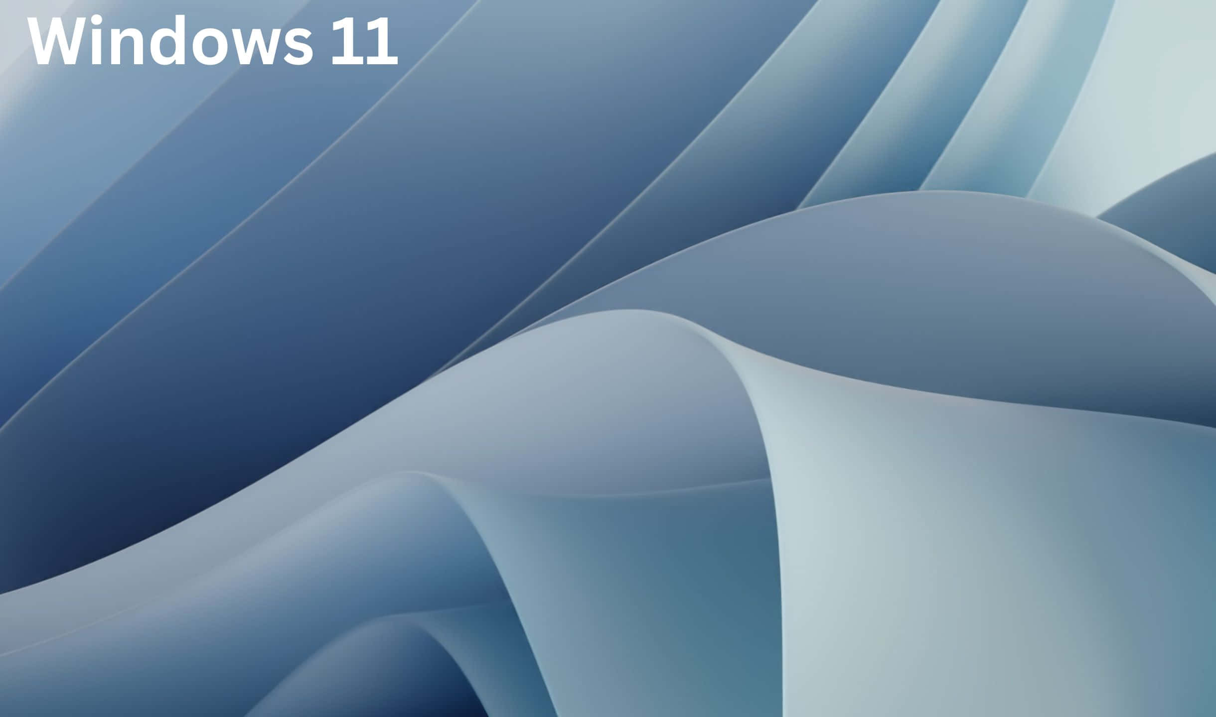 Windows 11 桌布 壁紙 — 抽象流動的藍白波浪，帶有柔和漸變和流暢曲線，營造現代數位美學。