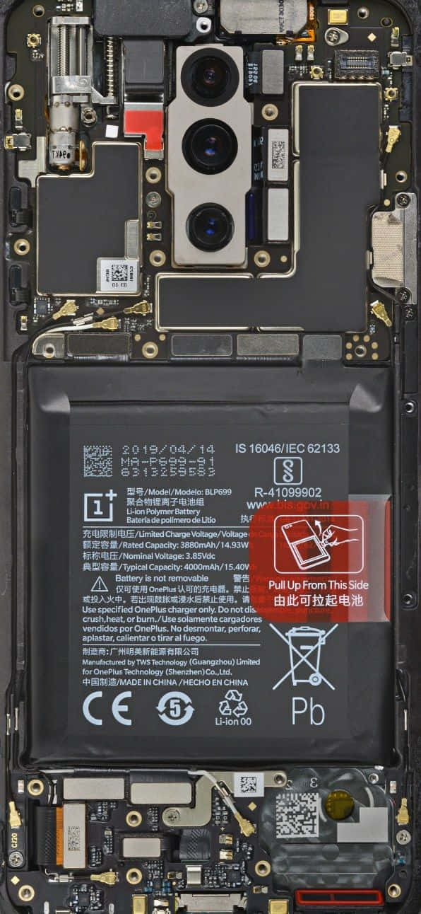 手機 桌布 壁紙 — 拆解智慧型手機的內部組件暴露，顯示電池電路和相機模組。
