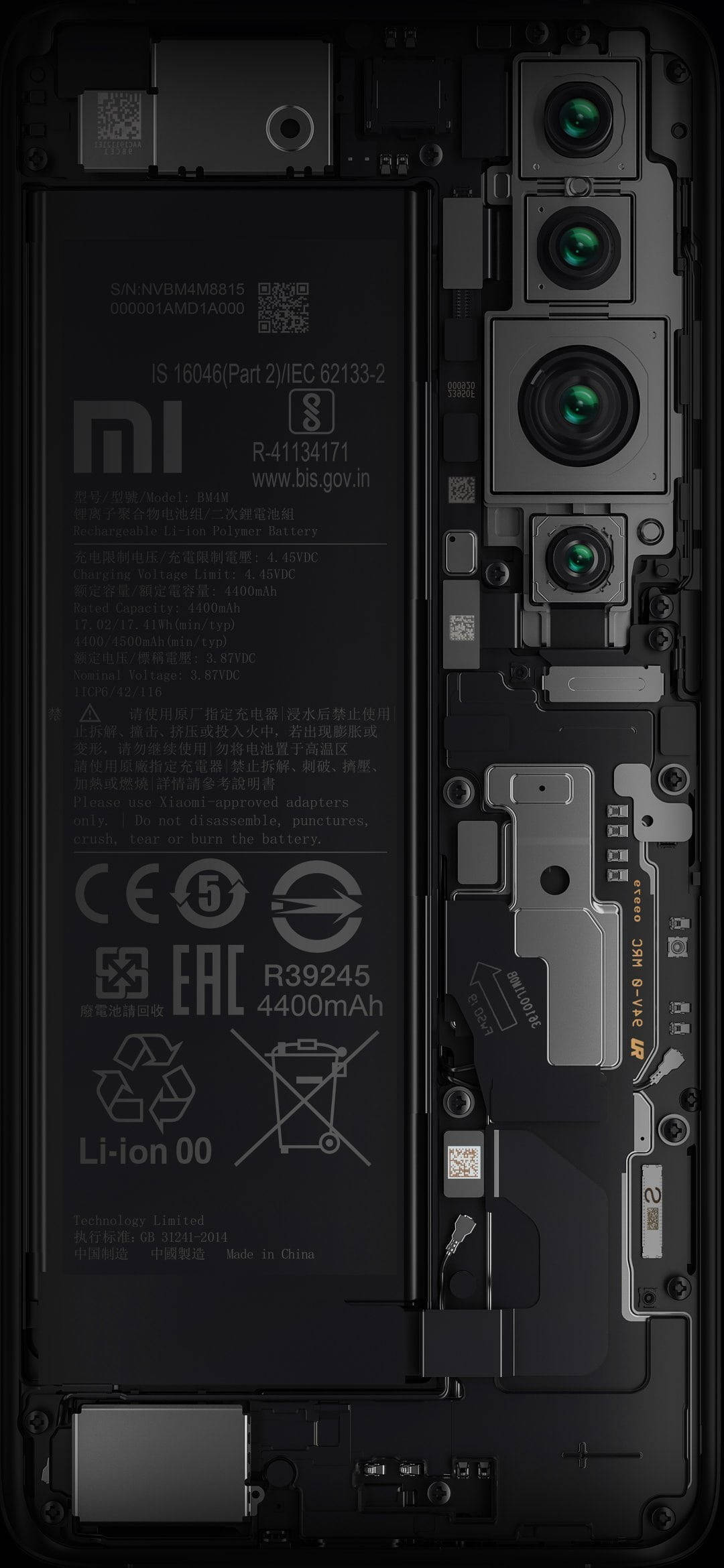 手機 桌布 壁紙 — 拆解智慧型手機的特寫，揭示其內部組件和相機模組。