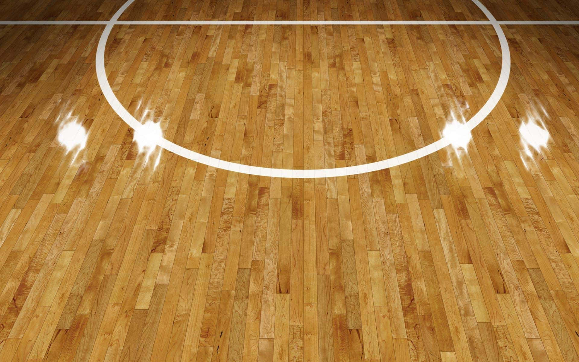 Basketball Court 桌布 壁紙 — 拋光木製籃球場地板，帶有白色邊界線和明亮的聚光燈反射在表面上。