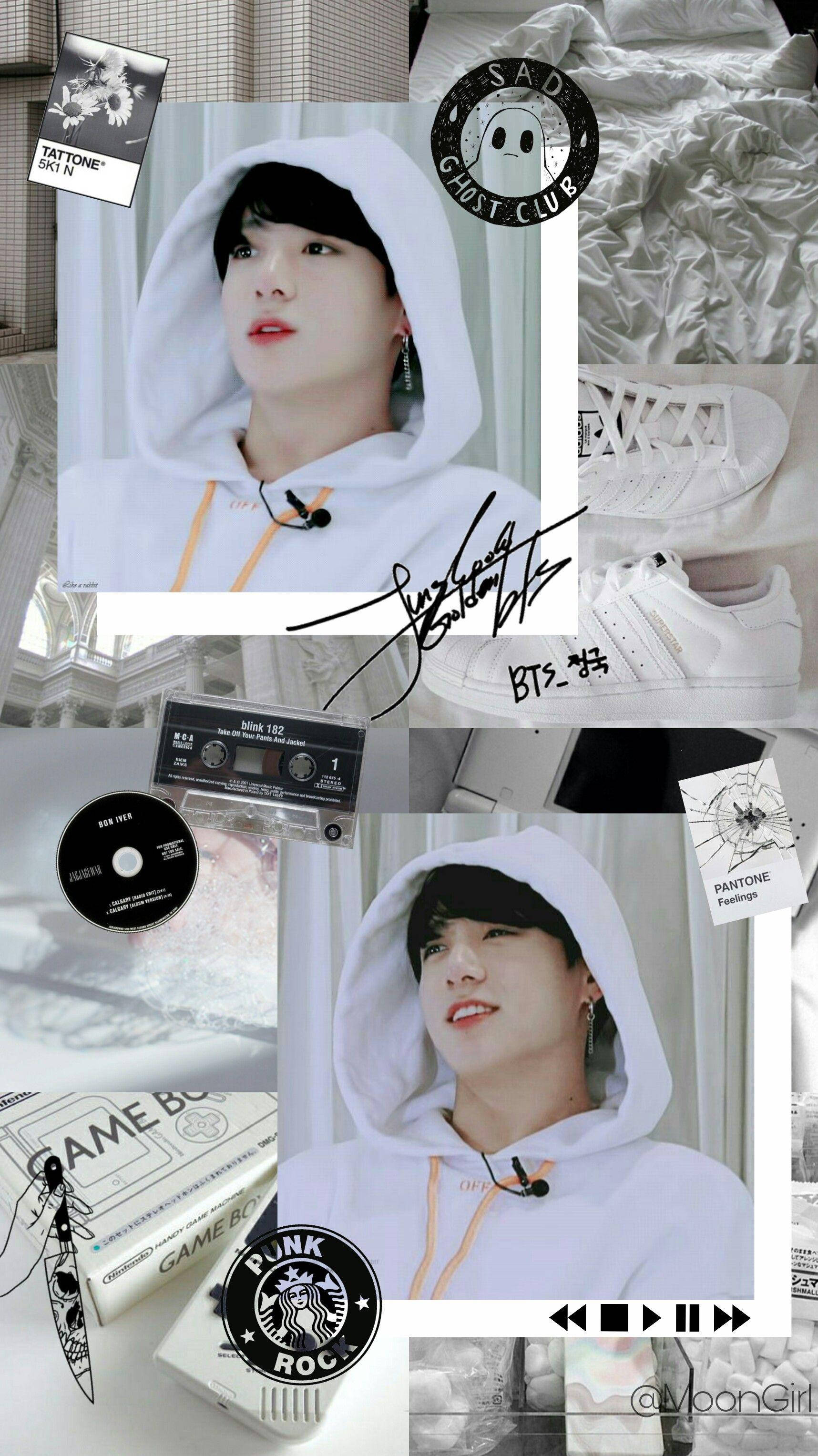 Jungkook Aesthetic 桌布 壁紙 — 拼貼畫展示一位身穿白色連帽衫的年輕男子，周圍環繞著運動鞋、卡式錄音帶和品牌貼紙，背景帶有紋理。