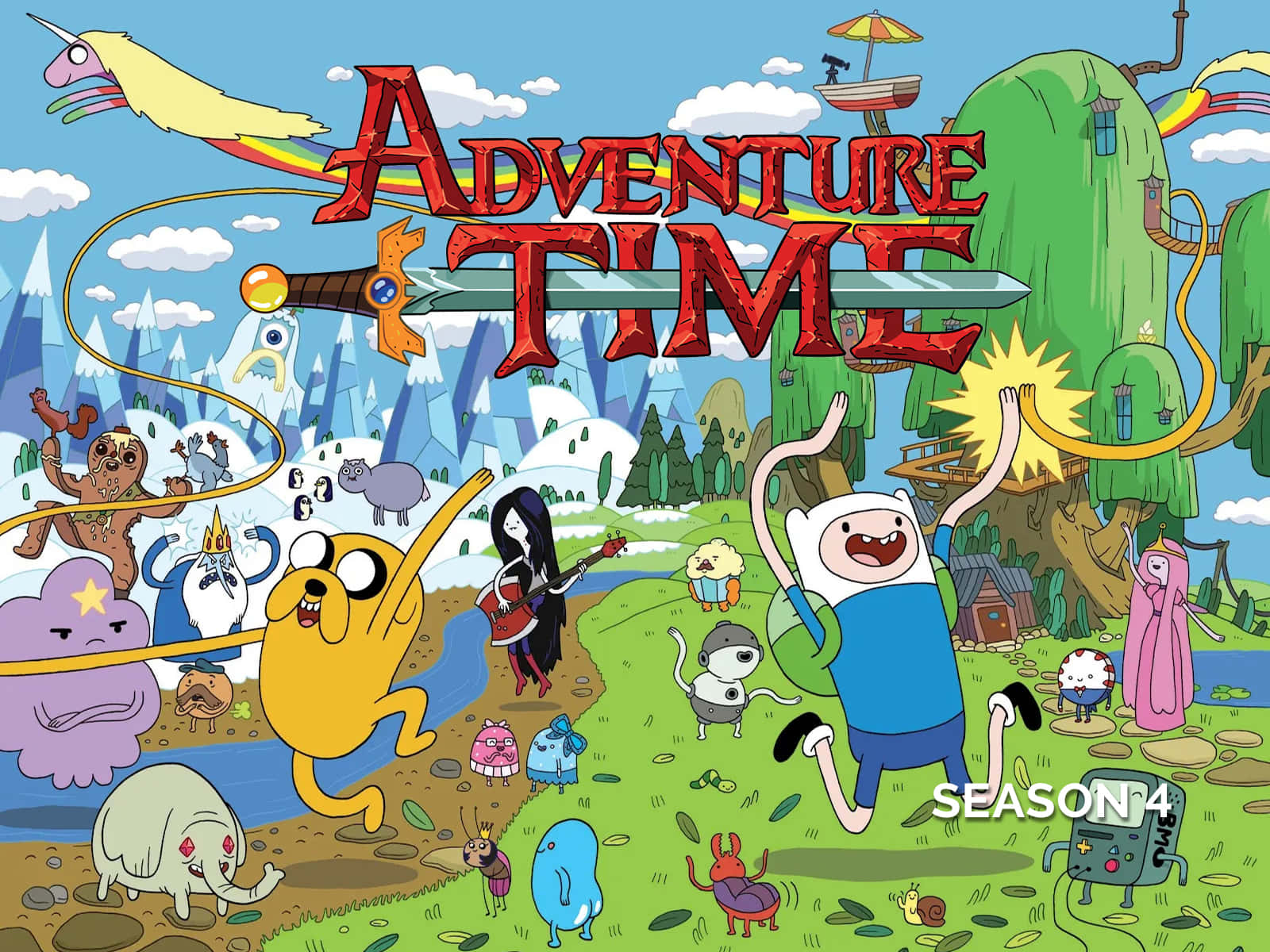 Adventure Time Cute 桌布 壁紙 — 探險活寶角色們在明亮的藍天下，在一個充滿活力的幻想景觀中歡樂地聚集，背景有雪山和巨大的樹屋。