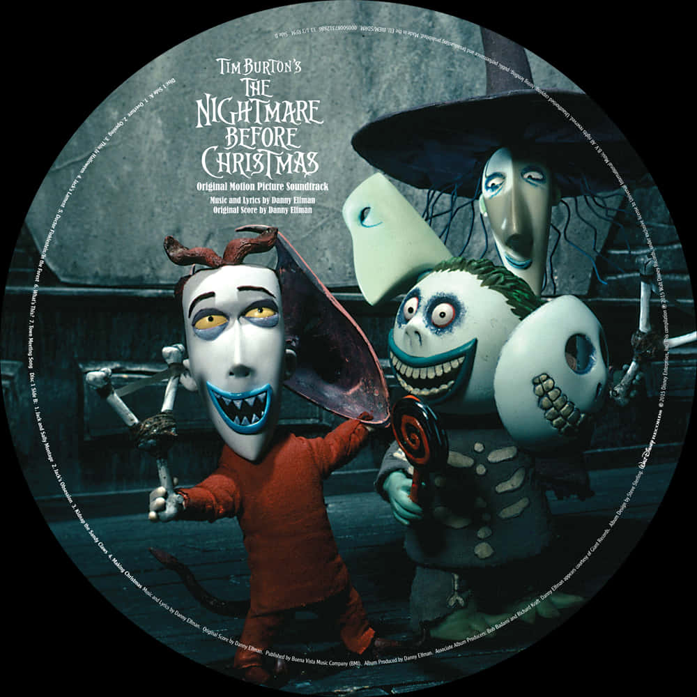 Nightmare Before Christmas Characters 桌布 壁紙 — 提姆·波頓《聖誕夜驚魂》中三個詭異的定格動畫角色站在陰沉的石頭背景前。