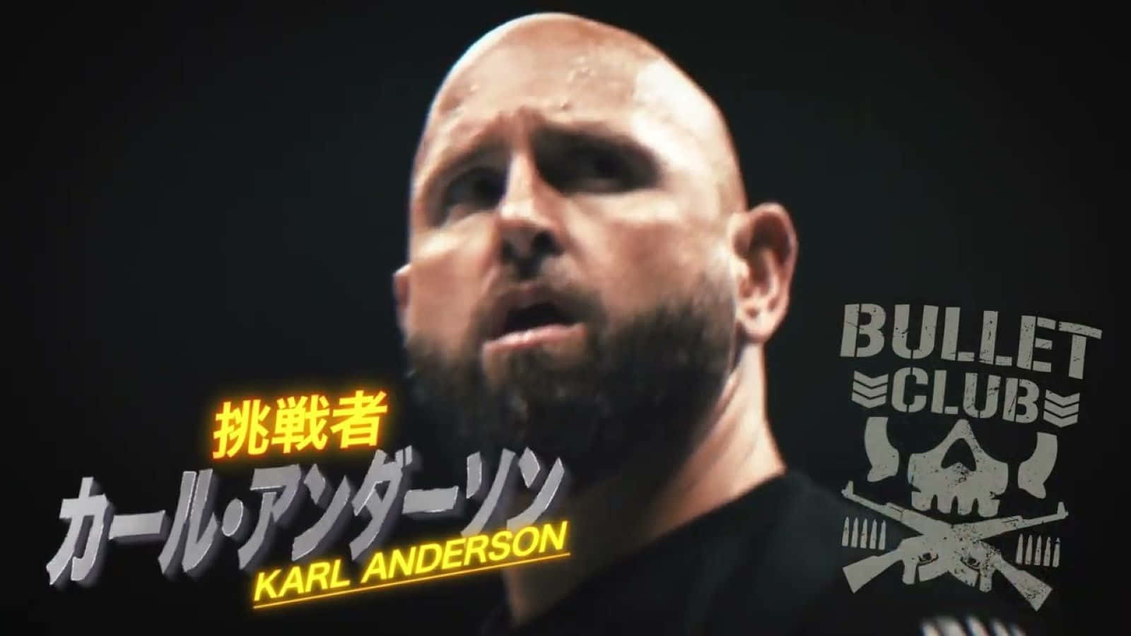WWE 桌布 壁紙 — 摔角手 Karl Anderson 的特寫，表情強烈，背景為深色，帶有 Bullet Club 標誌和日文文字。
