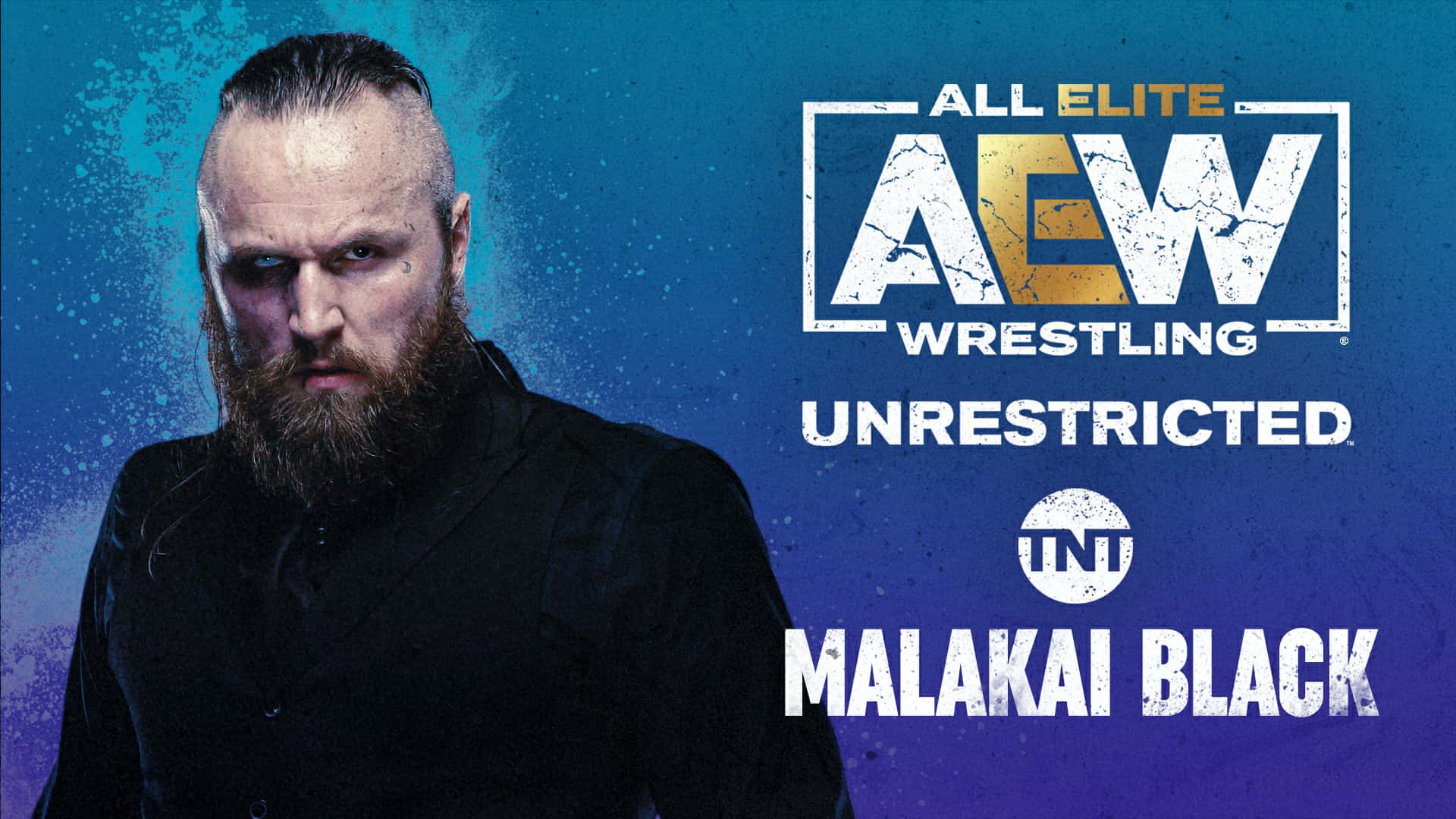 Aew 桌布 壁紙 — 摔角手 Malakai Black 在帶有 AEW 品牌標誌的紋理藍色背景前凝視。