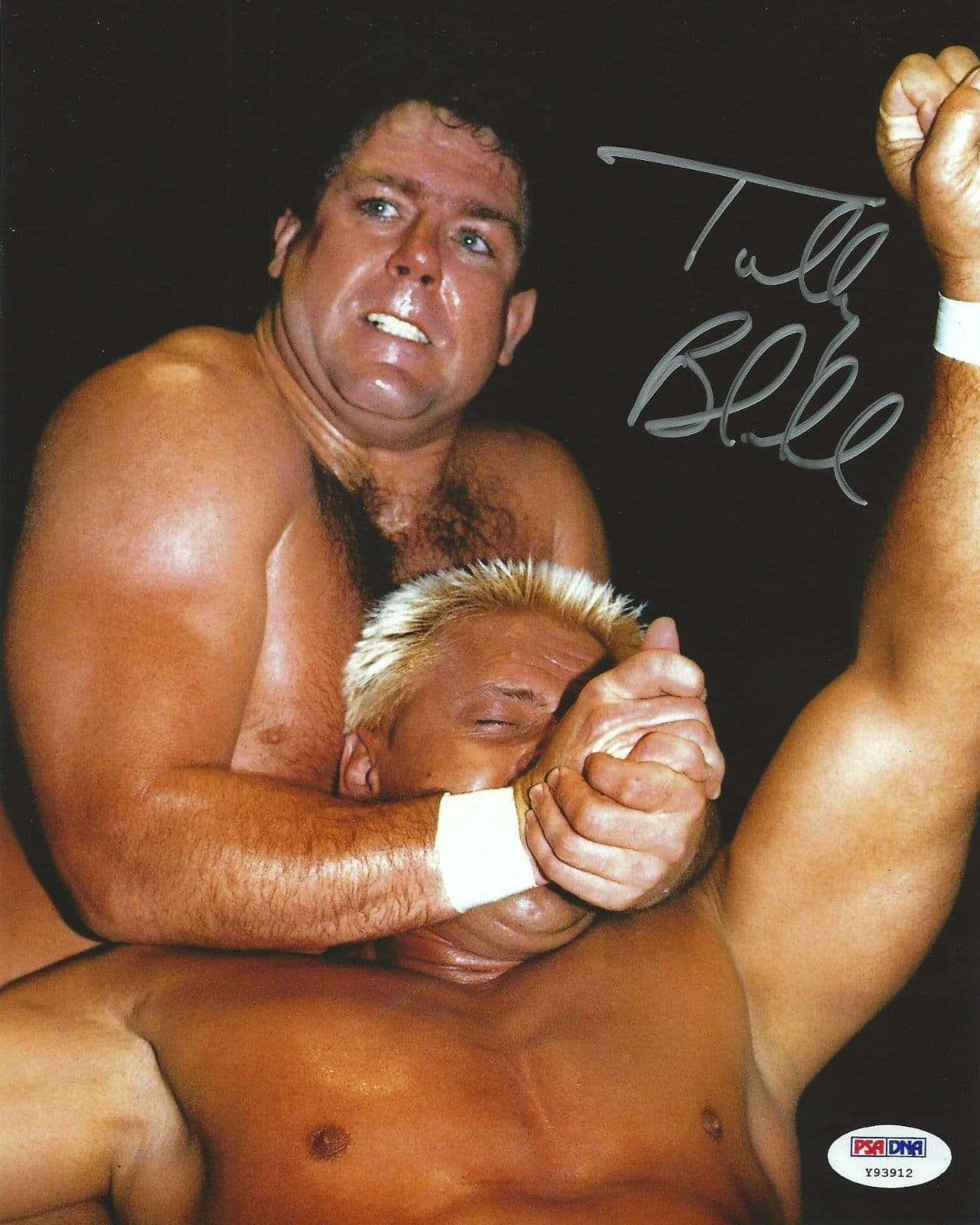 choke 桌布 壁紙 — 摔角手 Tully Blanchard 以主導性壓制對手，簽名在深色背景上清晰可見。