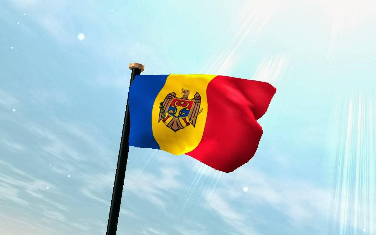 Flag 桌布 壁紙 — 摩爾多瓦國旗在明亮的藍天、柔軟的白雲和燦爛的光束中自豪地飄揚。