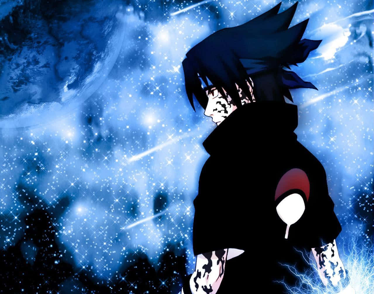 Sasuke Uchiha Cursed Mark 桌布 壁紙 — 擁有深色頭髮和發光眼睛的動漫角色站在繁星點點的藍色天空中，閃電在他的手臂周圍噼啪作響。