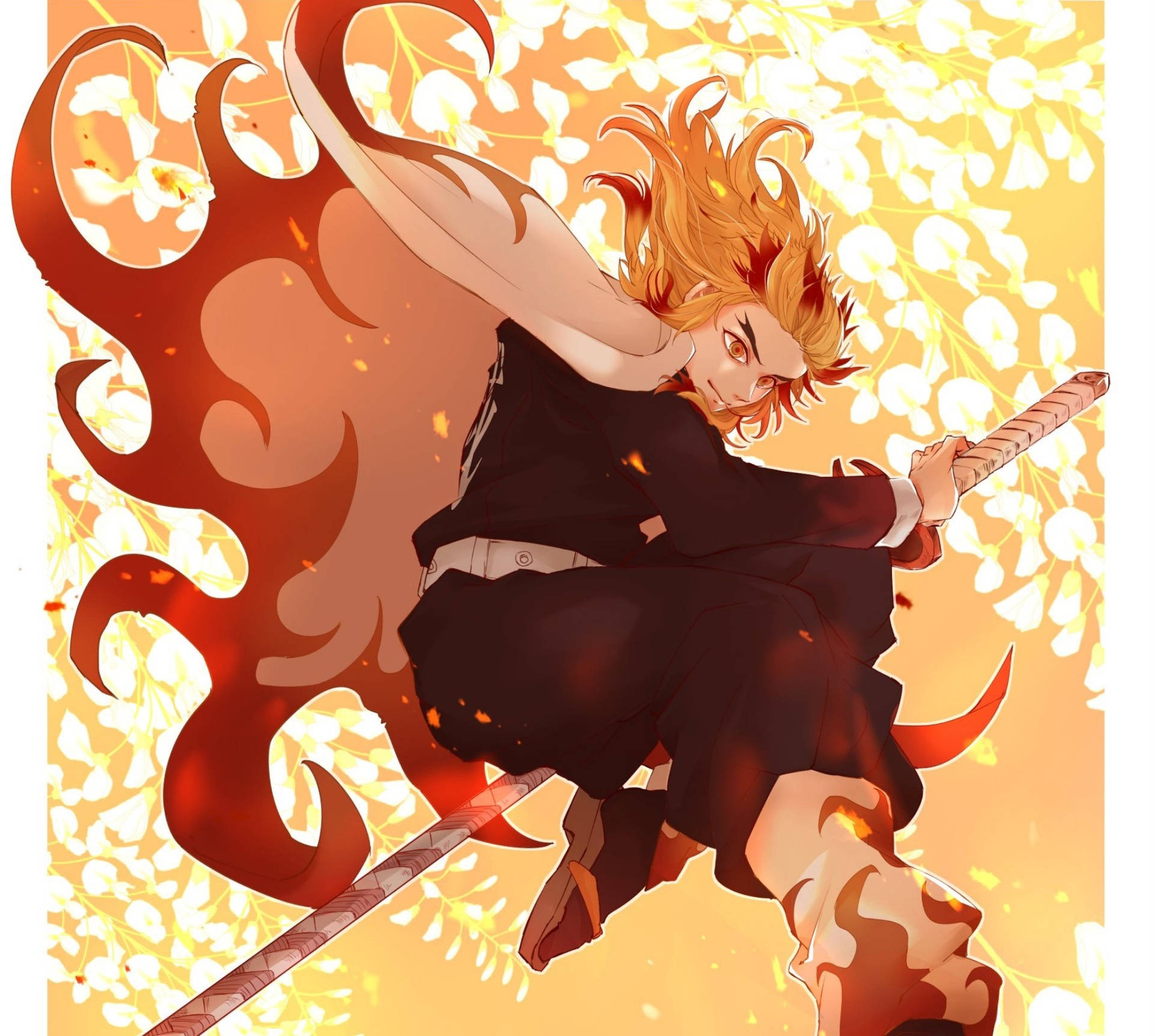 Kyojuro Rengoku 桌布 壁紙 — 擁有火橙色頭髮和紅色火焰光環的動漫戰士，在發光的白色花朵背景下動態跳躍。