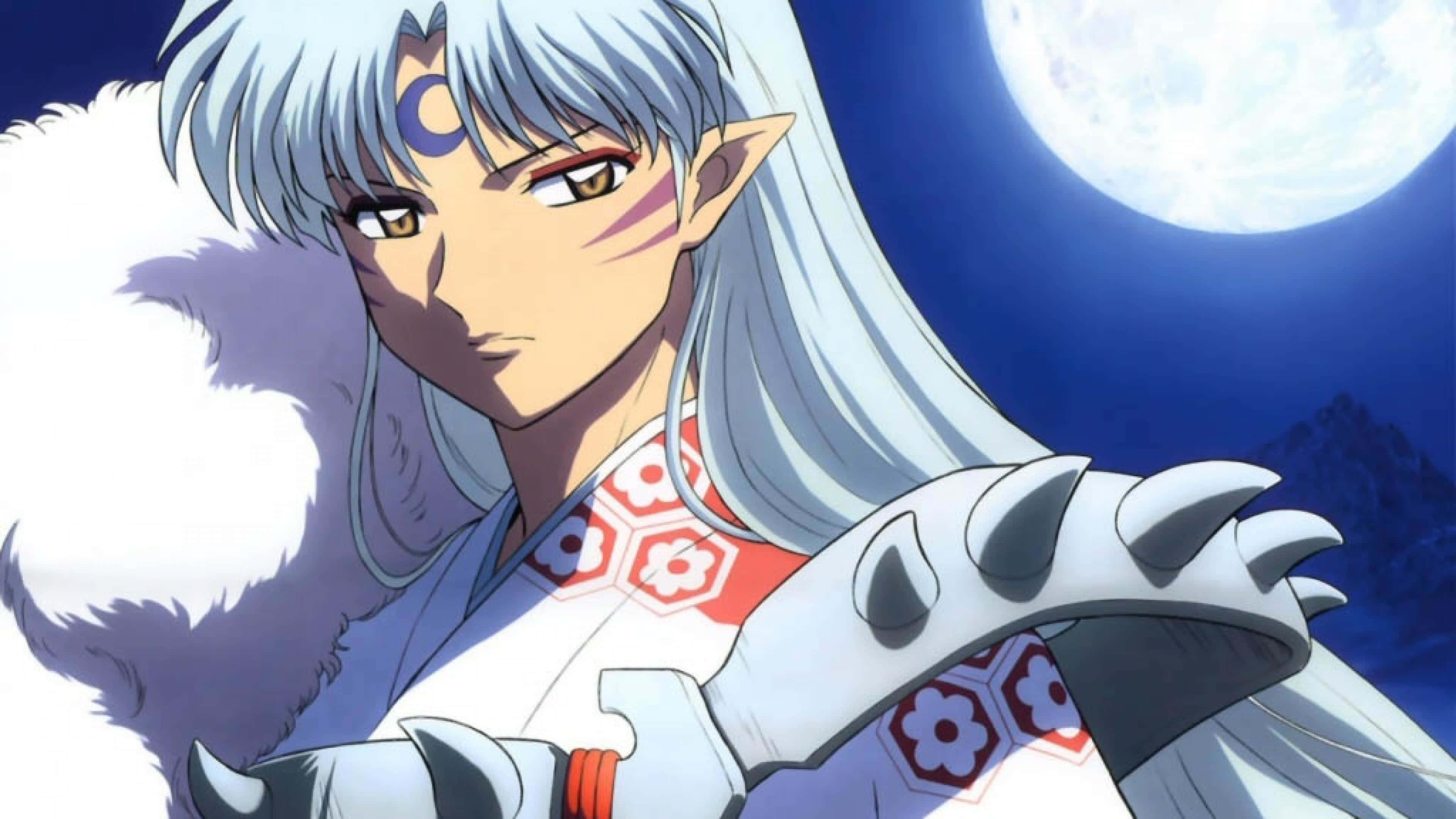 Sesshomaru 桌布 壁紙 — 擁有銀髮和月光般眼眸的動漫角色，在滿月的深藍色夜空下專注凝視。