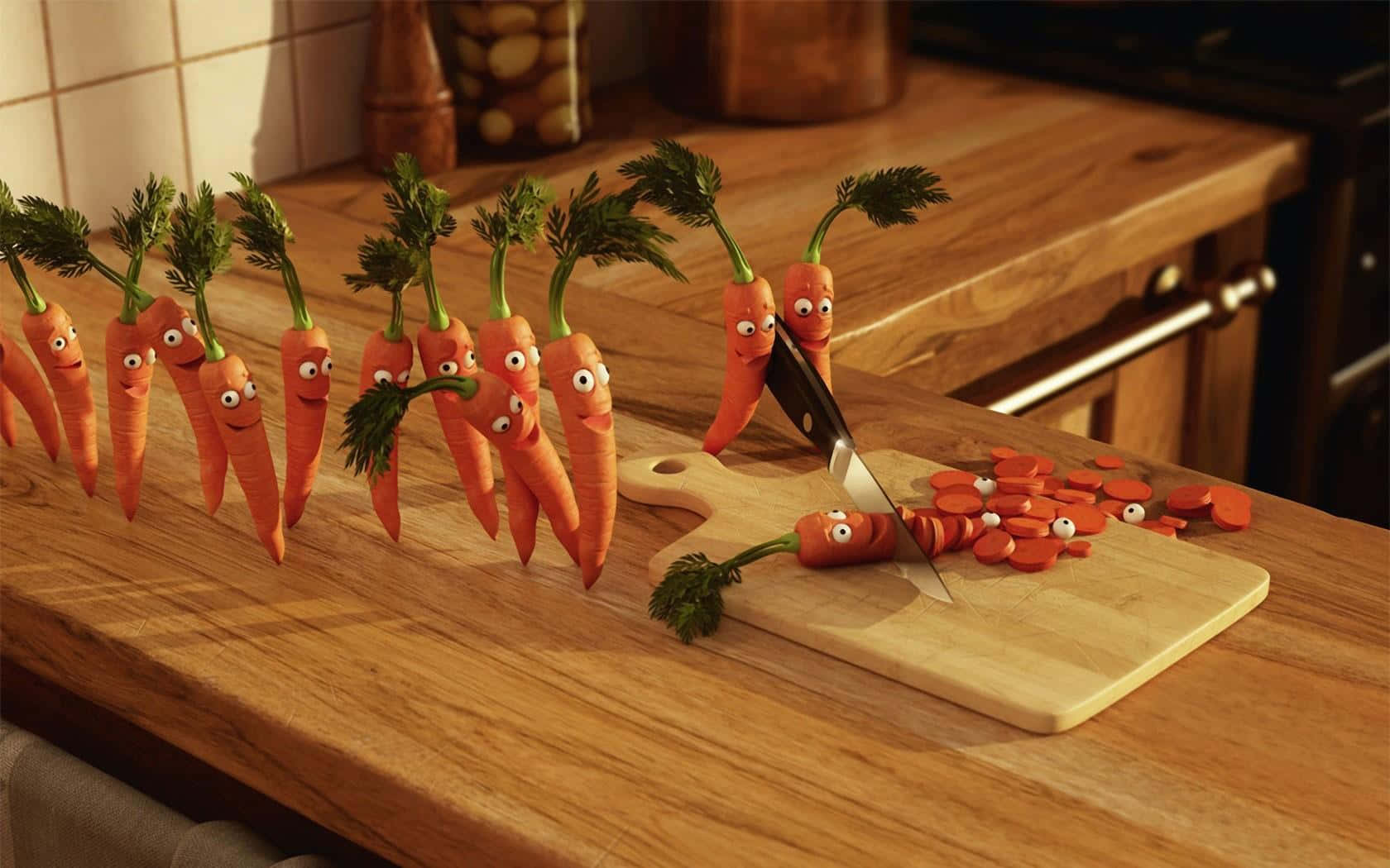 Carrot 桌布 壁紙 — 擬人化的胡蘿蔔有彈跳眼，排隊站在木製檯面上，其中一根正在砧板上被切片。