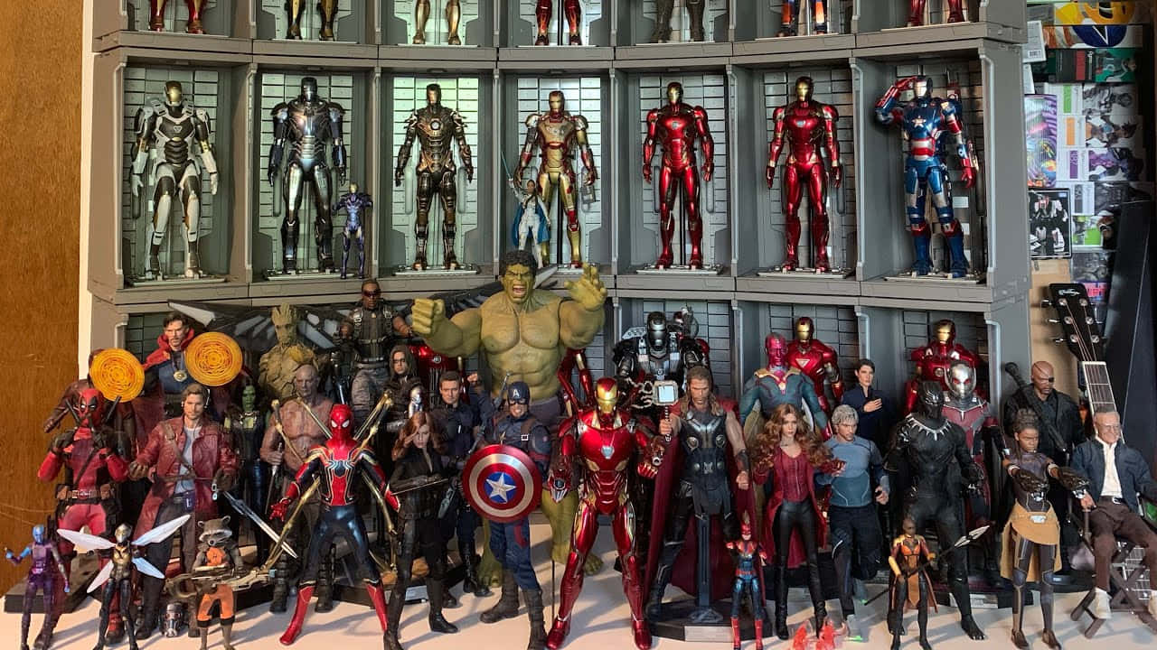 toys 桌布 壁紙 — 收藏家房間內架子和地板上展示的大量Marvel超級英雄動作人偶和雕像收藏。