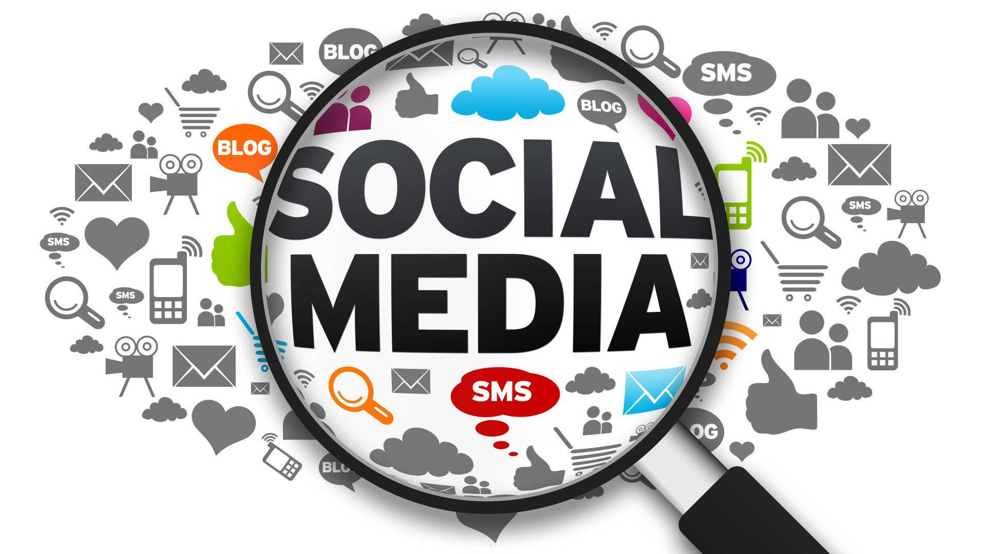 Content 桌布 壁紙 — 放大鏡聚焦在粗體文字「SOCIAL MEDIA」上，周圍環繞著SMS、部落格和豎起大拇指等圖示。