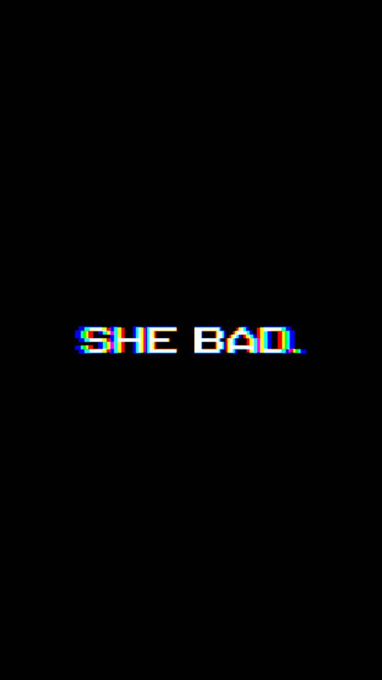 iPhone baddie 桌布 壁紙 — 故障風格的像素文字在純黑背景上顯示「SHE BAD」，並帶有色彩像差效果。