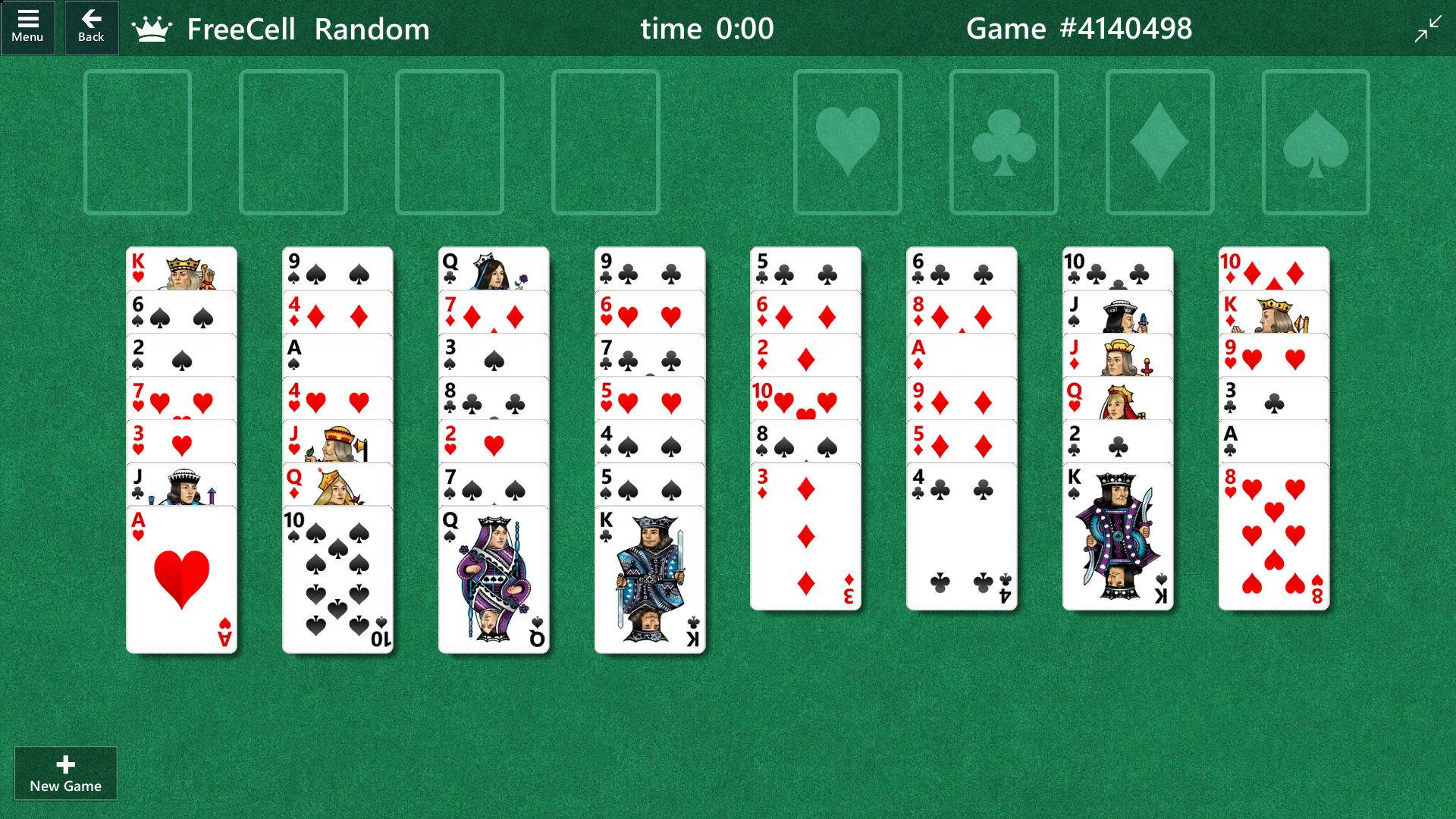 數位接龍遊戲介面，在綠色絨布上有撲克牌。 — Microsoft 壁紙