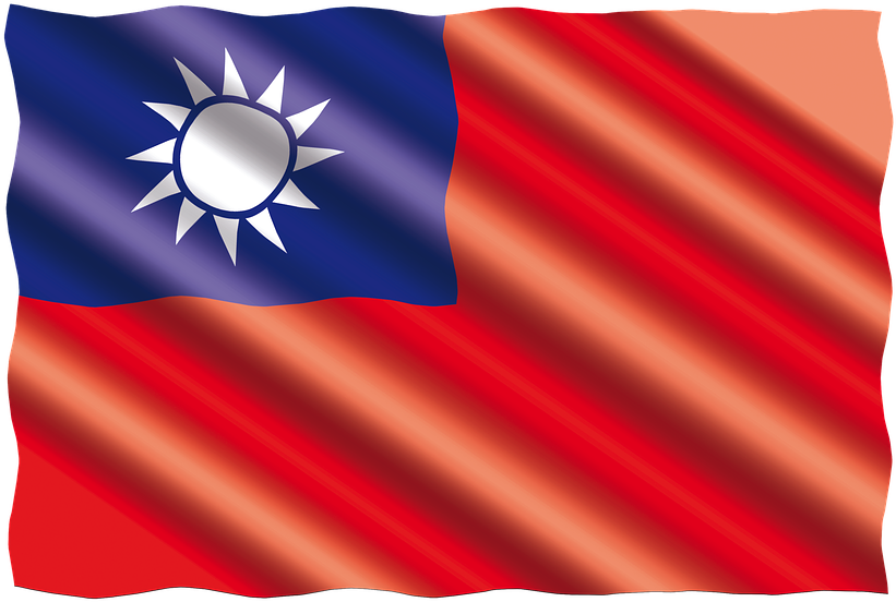 台灣 桌布 壁紙 — 數位渲染的台灣旗幟動態飄揚，帶有鮮明的紅色和藍色部分以及白色太陽標誌。