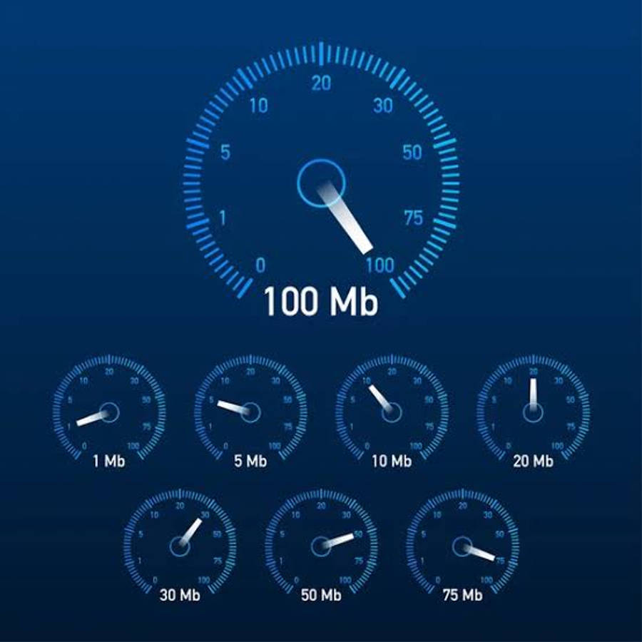 download 桌布 壁紙 — 數位速度錶介面，在深藍色漸層背景上顯示 1 到 100 Mb 的資料傳輸速率，帶有發光藍色指針。