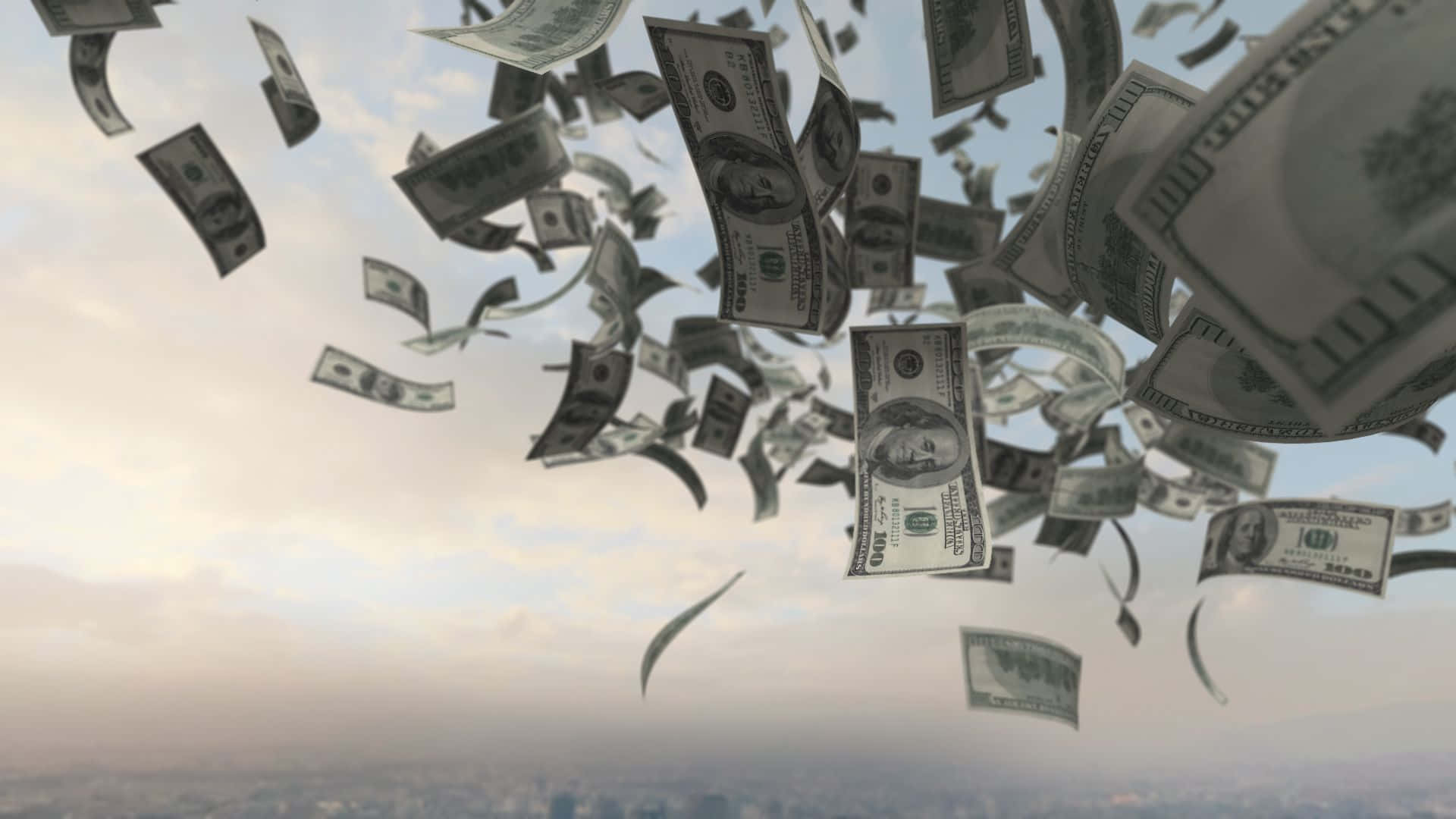 Falling Money 桌布 壁紙 — 數百張美元鈔票從天空飄落，籠罩在蒼白天空下的朦朧城市景觀之上。