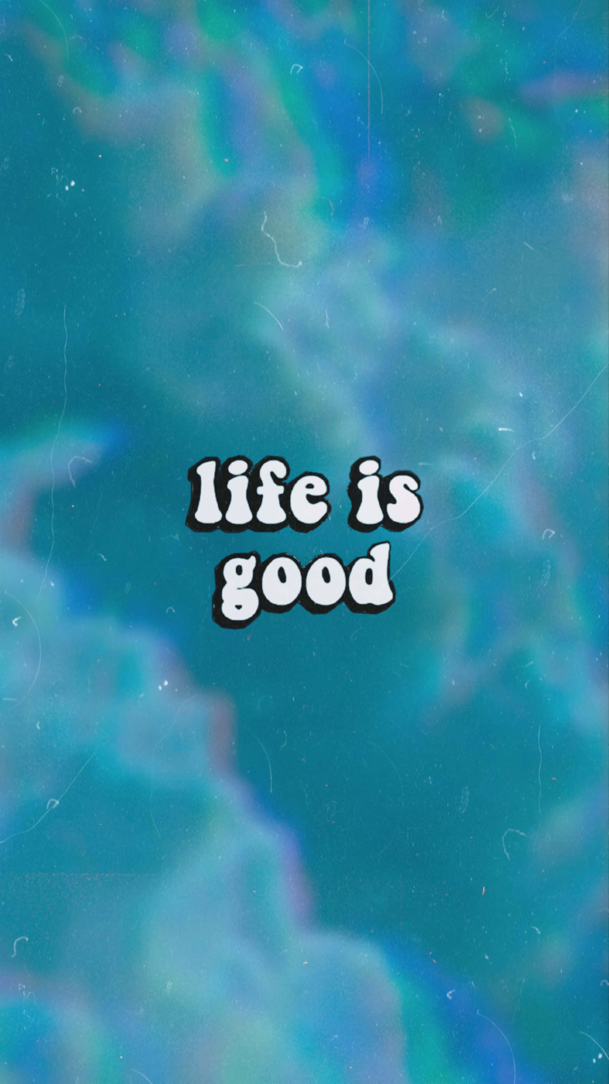 Trippy Aesthetic 桌布 壁紙 — 文字 life is good 漂浮在夢幻的藍綠色和藍色漸變上，帶有微妙的刮痕和光暈。
