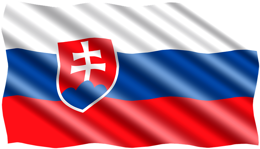 Slovakia 桌布 壁紙 — 斯洛伐克國旗動態飄揚，帶有紅、白、藍橫條紋，以及一個帶有白色十字和藍色山脈的紅色盾牌。