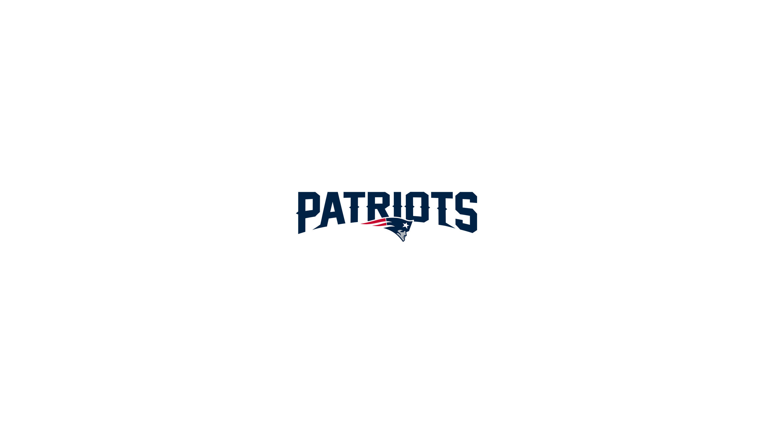 Awesome Patriots 桌布 壁紙 — 新英格蘭愛國者隊標誌居中放置在純白色背景上，帶有粗體海軍藍文字和紅白藍三色鷹頭徽章。