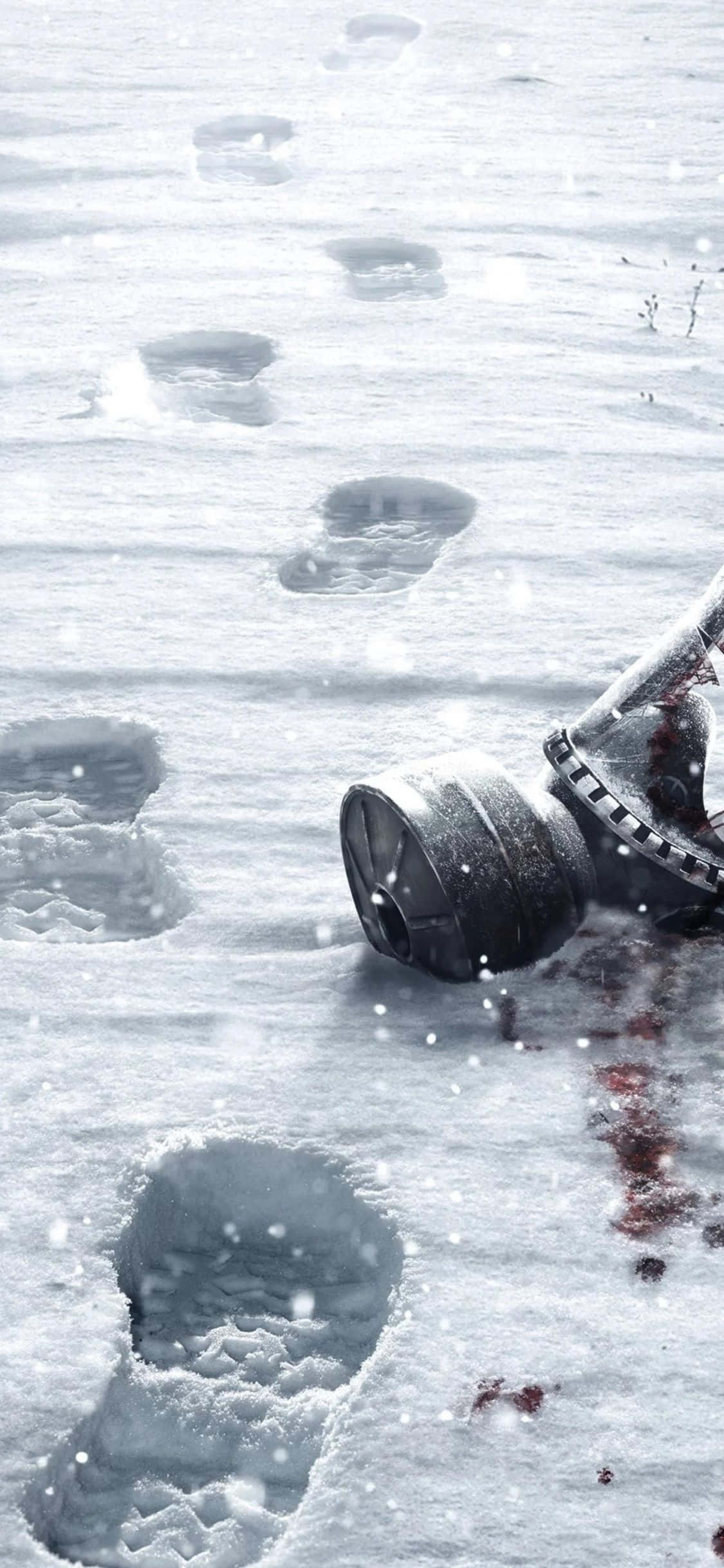 iPhone X Metro Exodus 桌布 壁紙 — 新鮮雪地上的腳印通向一個帶有血跡的破損防毒面具，構成一個寒冷的冬季場景。