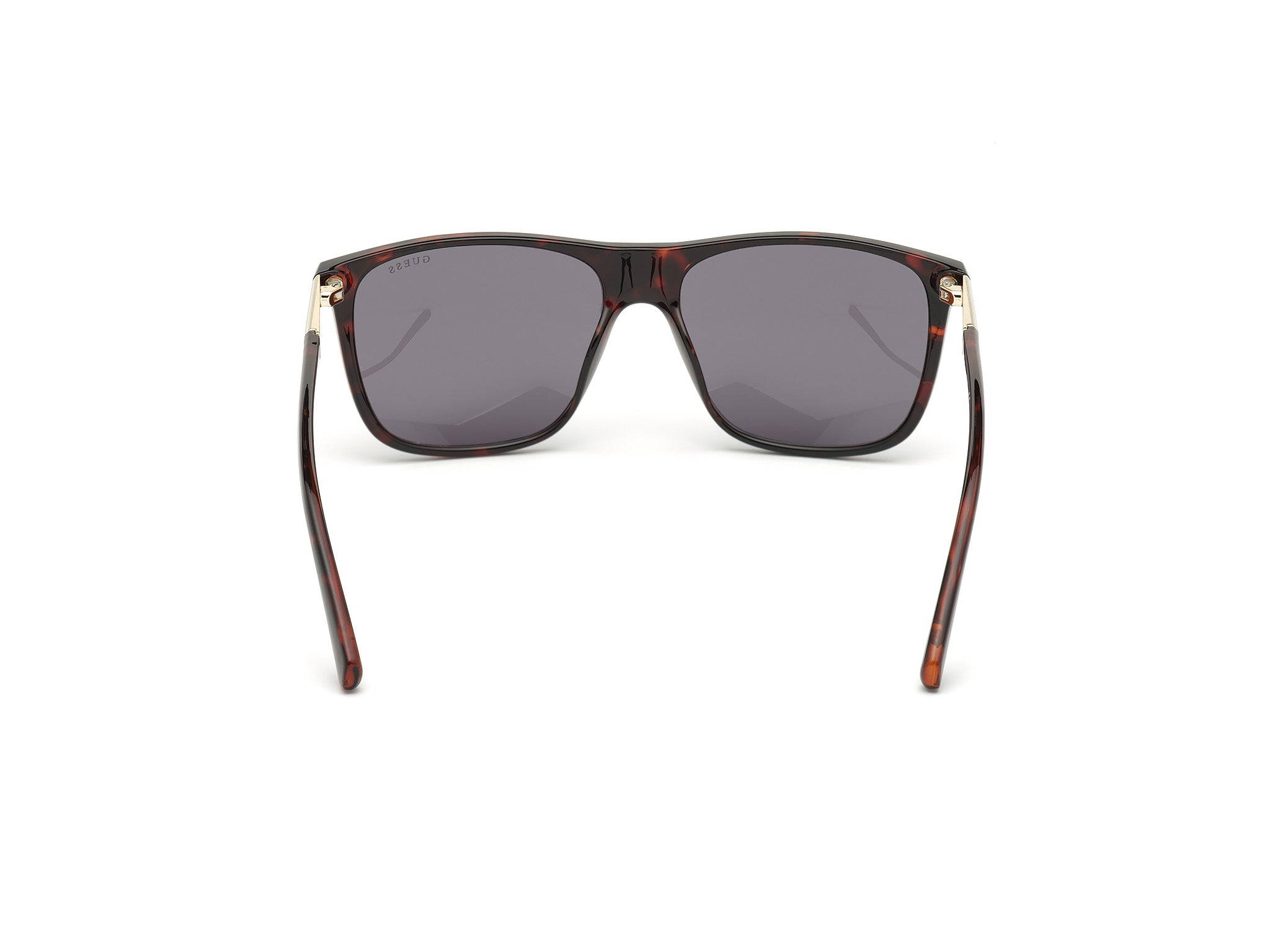 Sunglasses 桌布 壁紙 — 方形框玳瑁太陽眼鏡，帶金色點綴和深灰色鏡片，正面展示在乾淨的白色背景上。