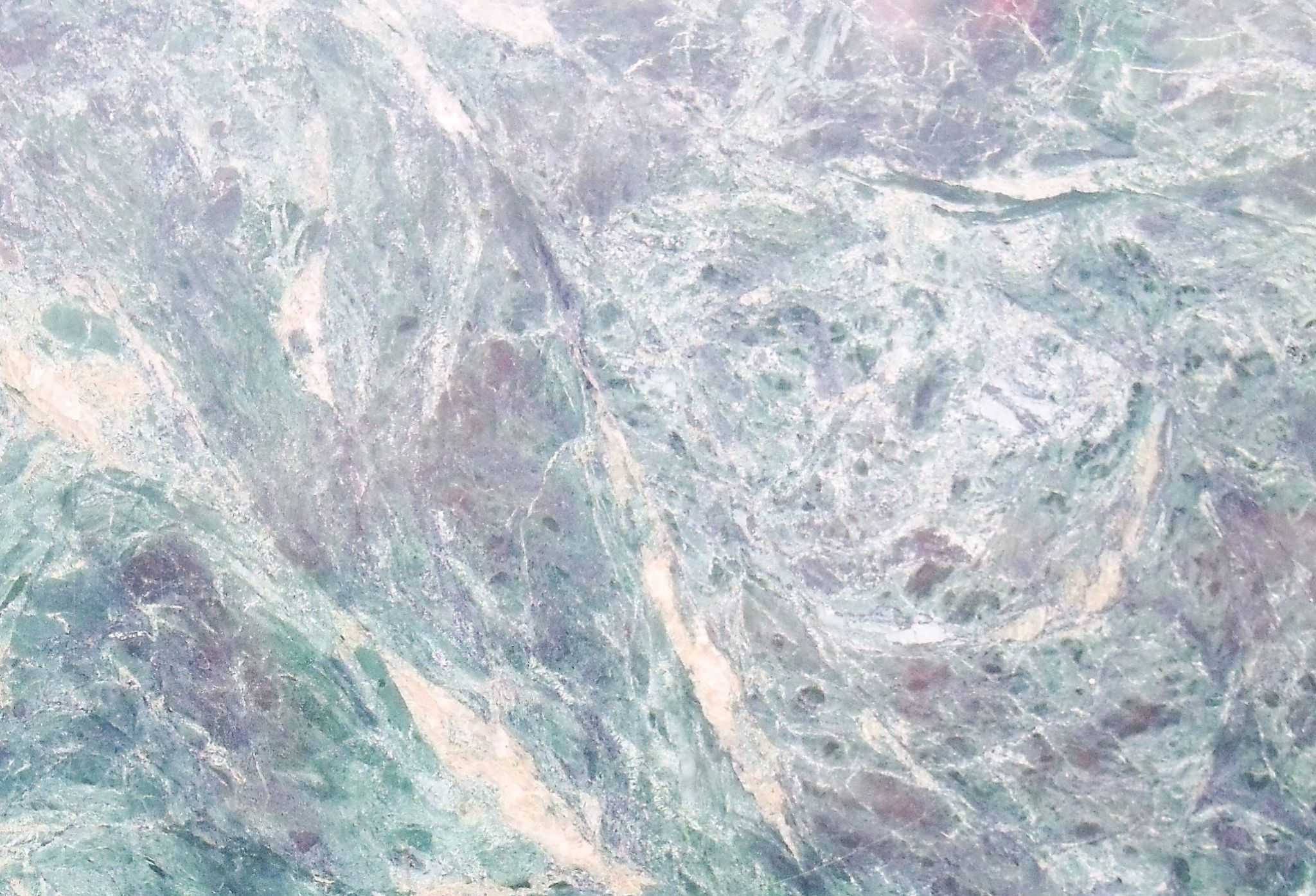 Marble Desktop 桌布 壁紙 — 旋轉的綠色、藍色和白色大理石的近距離特寫，帶有柔和粉彩色調和自然紋理圖案。