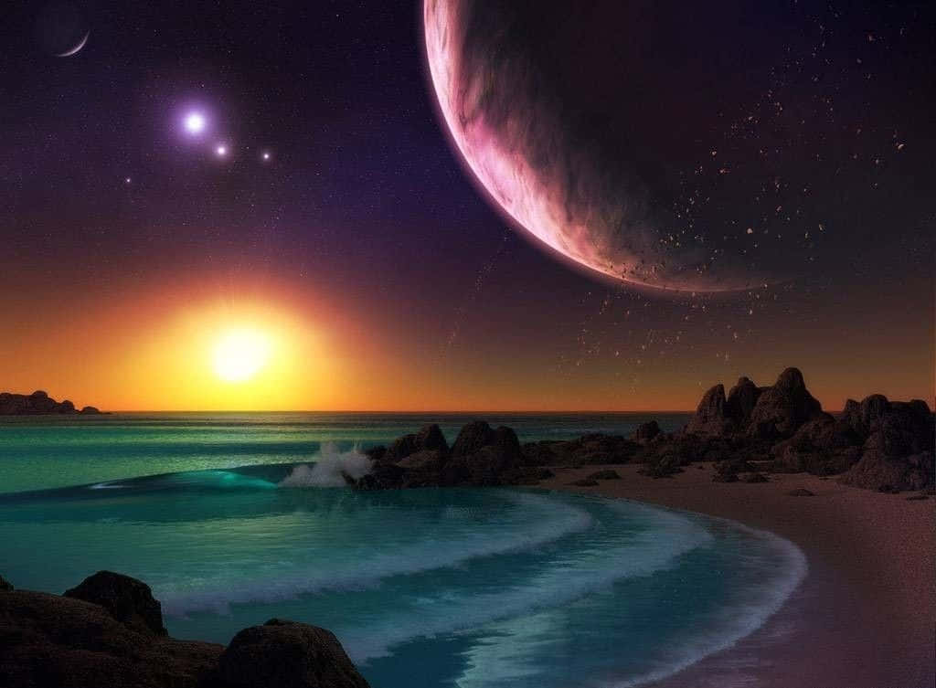 Pretty Moon 桌布 壁紙 — 日落時分，一個超現實的外星海灘，在巨大的粉紅色行星和閃爍的星星下，碧綠色的海浪拍打岩石。