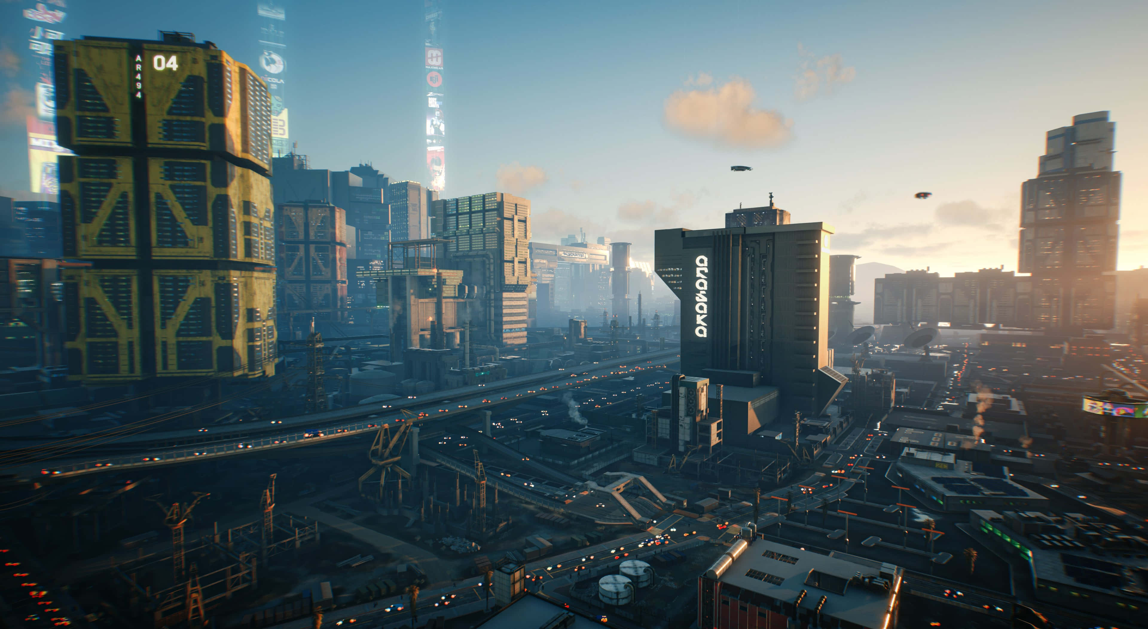 Sci Fi Games 桌布 壁紙 — 日落時分廣闊的未來城市景觀，高聳的霓虹燈摩天大樓和飛行車輛映襯著朦朧的橙色天空。