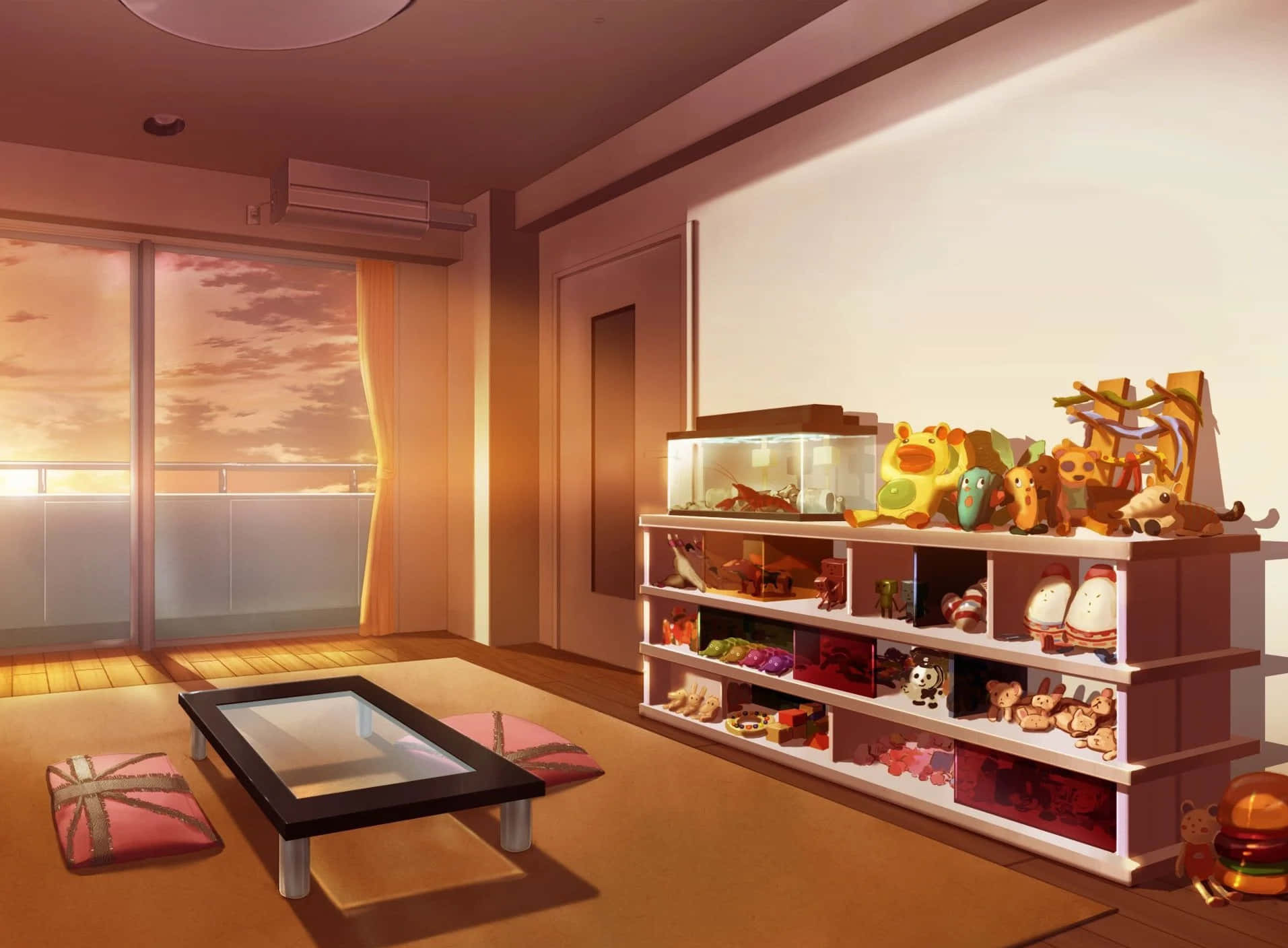 Anime Living Room 桌布 壁紙 — 日落時分溫暖照明的日式房間，設有矮桌、坐墊，以及放滿色彩繽紛玩具和魚缸的架子。
