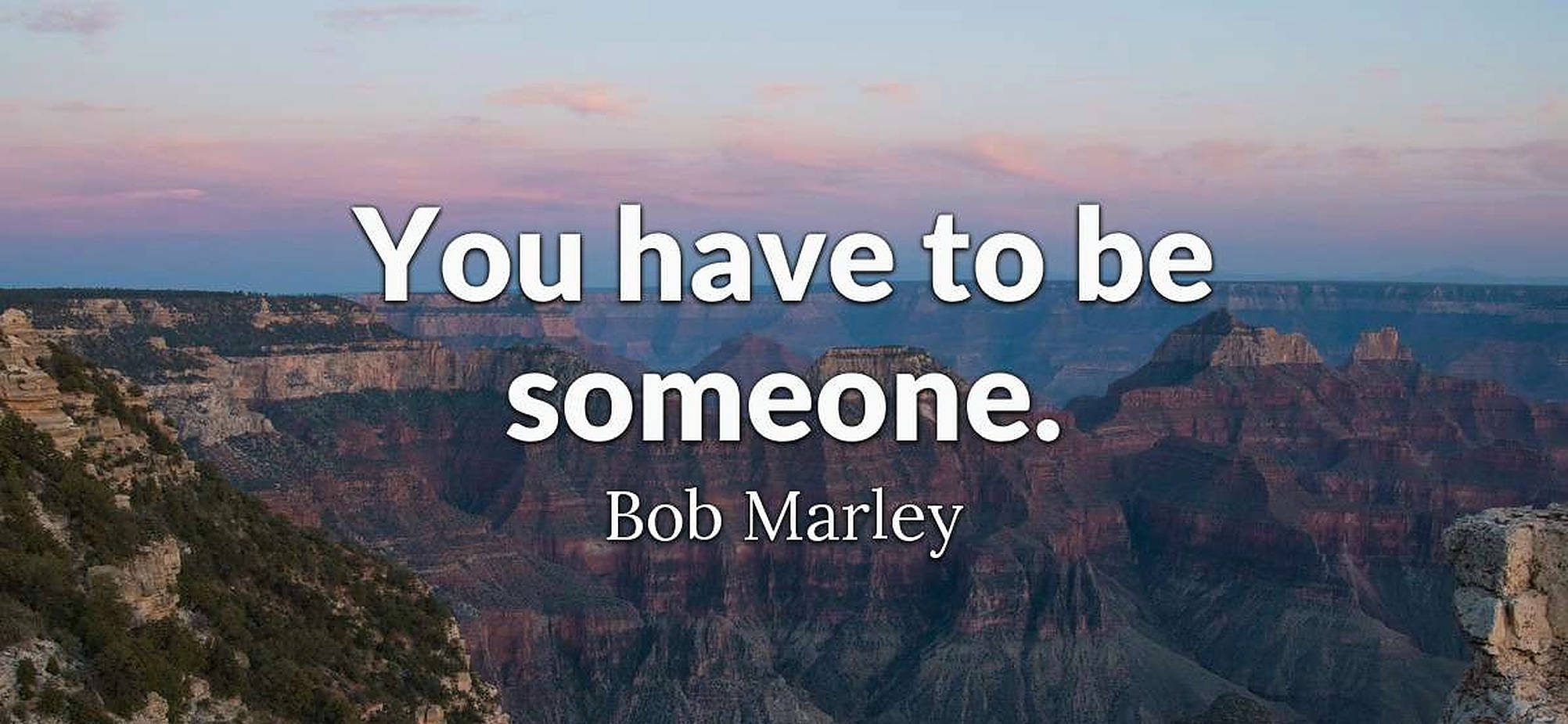 bob 桌布 壁紙 — 日落時分的大峽谷，粉紅和紫色的天空，疊加Bob Marley的名言。