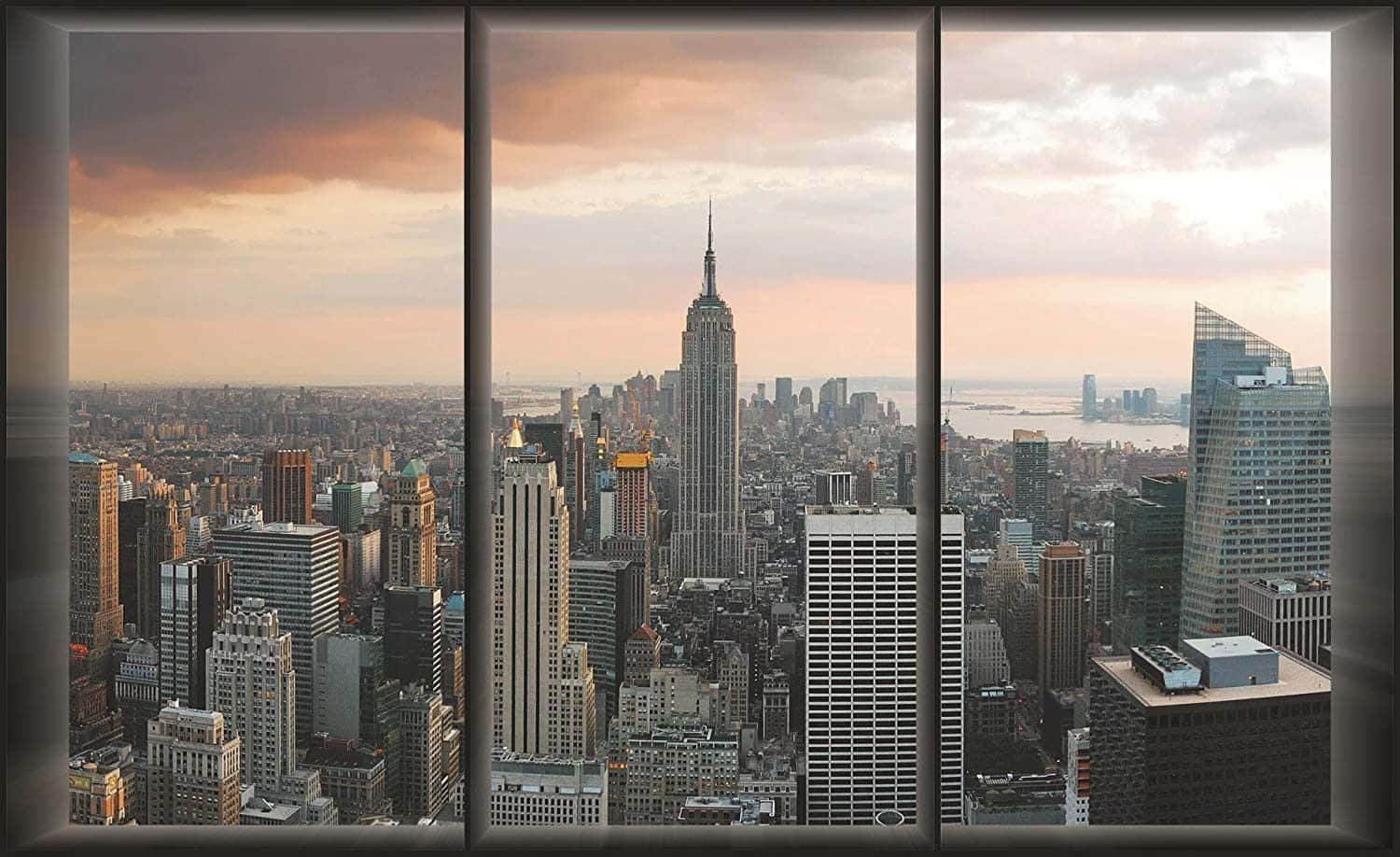 window 桌布 壁紙 — 日落時分紐約市天際線的三聯畫景觀，帝國大廈位於溫暖橙色雲層中央。